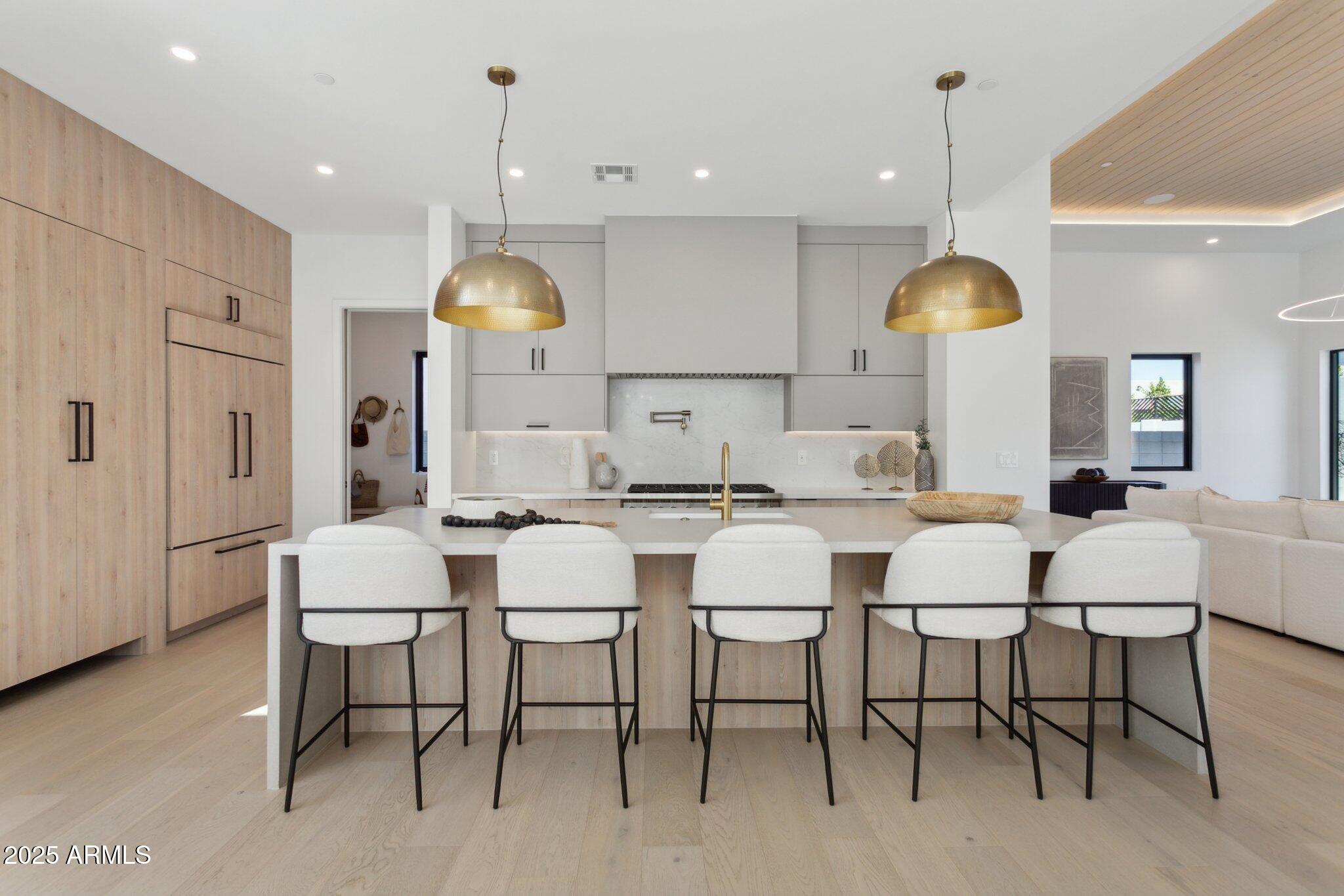 1830 E PALMAIRE Avenue