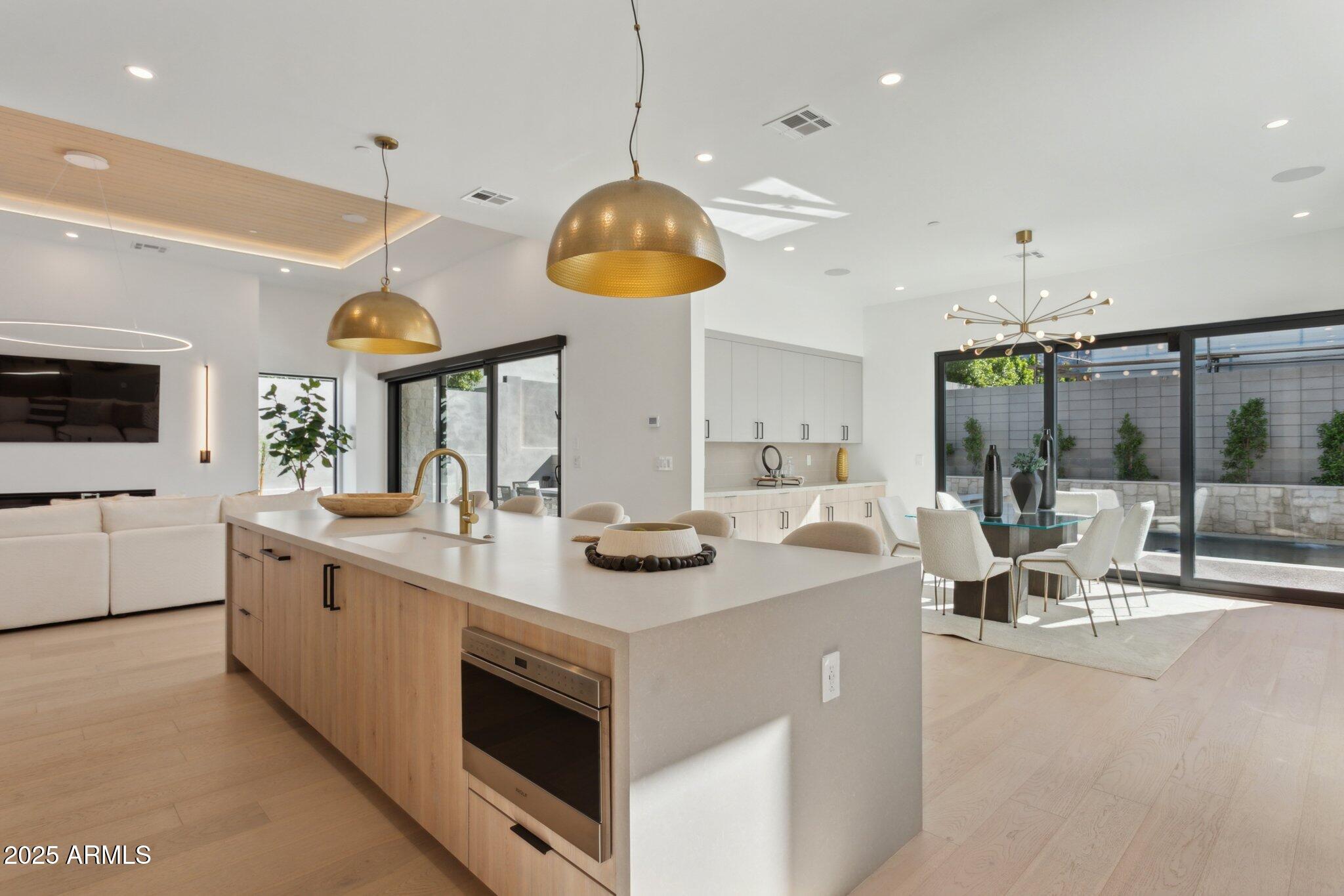 1830 E PALMAIRE Avenue