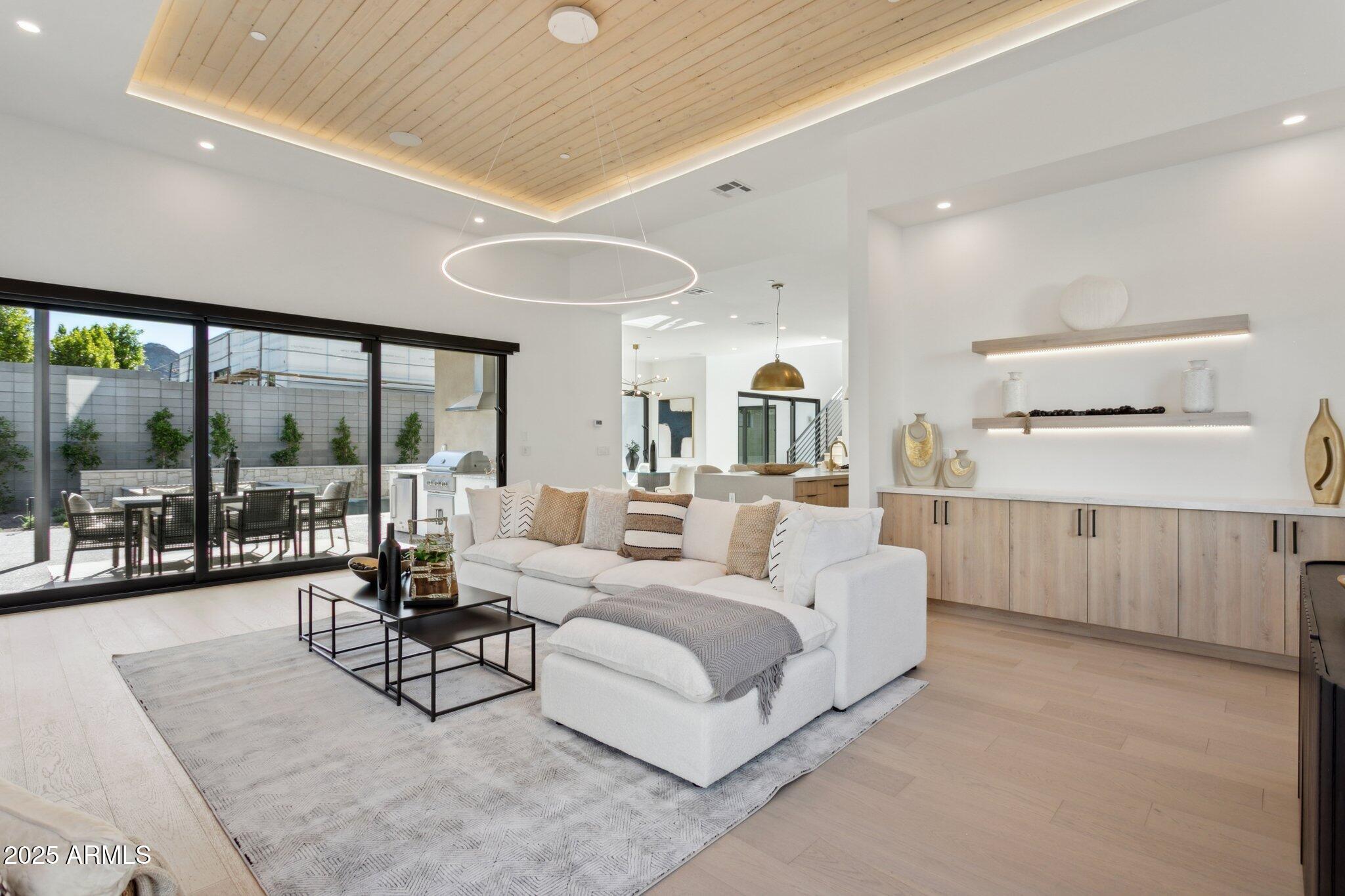 1830 E PALMAIRE Avenue