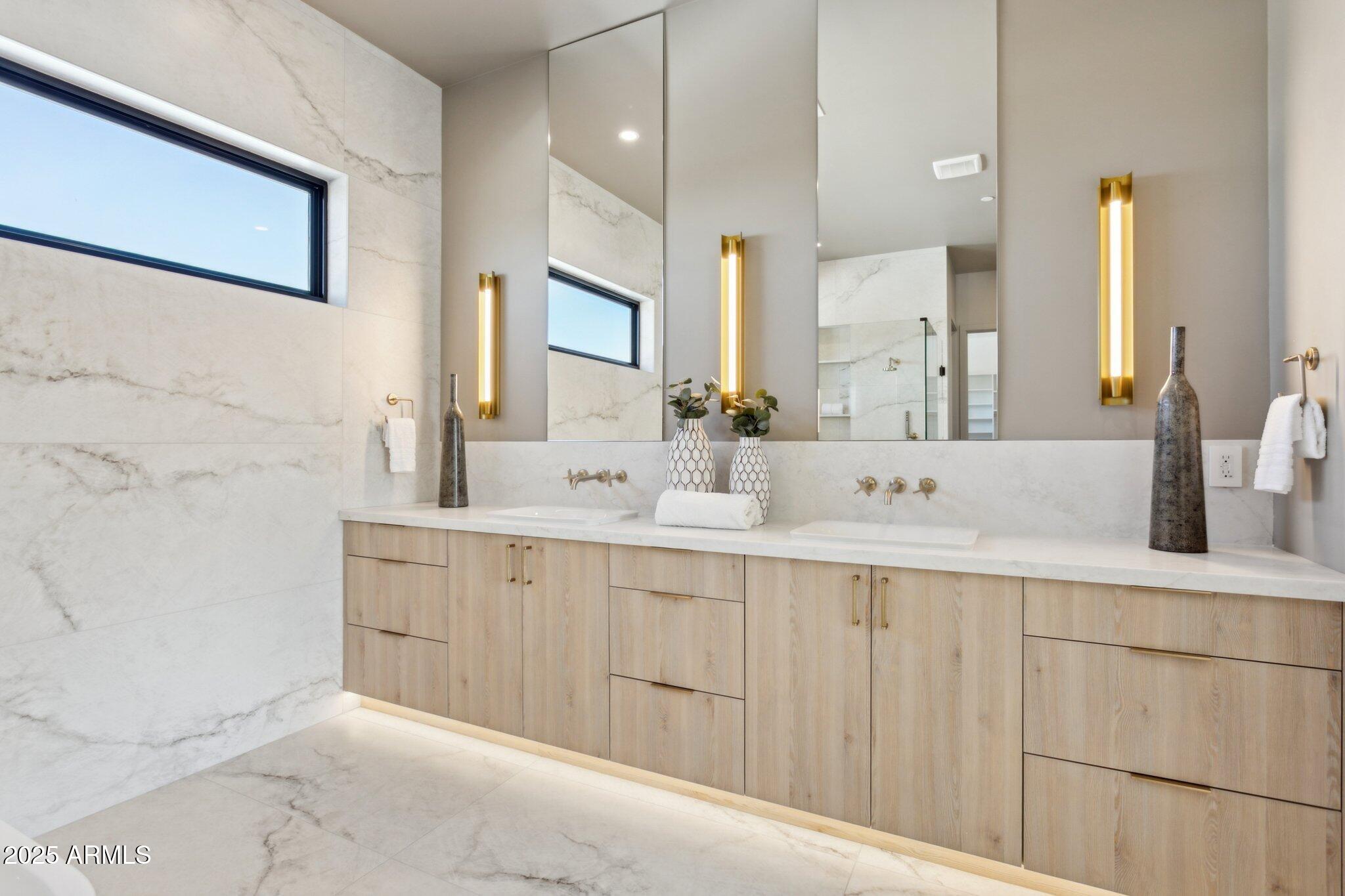 1830 E PALMAIRE Avenue