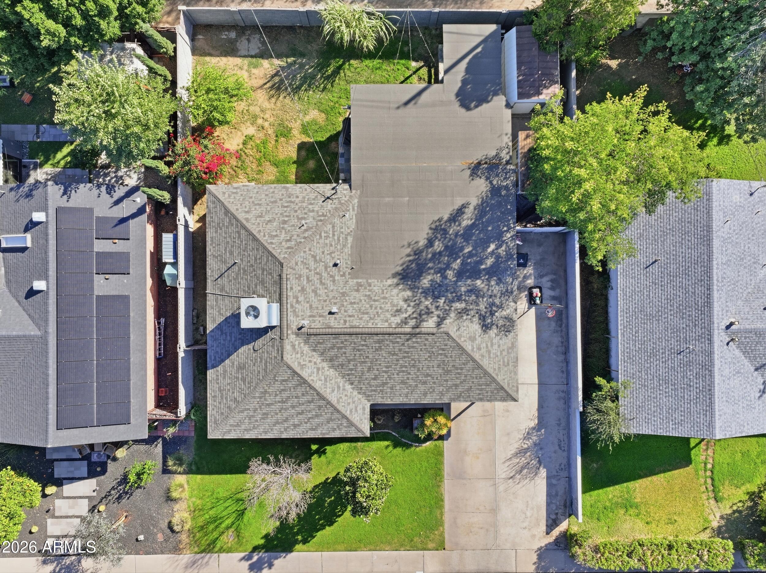 1831 E MINNEZONA Avenue