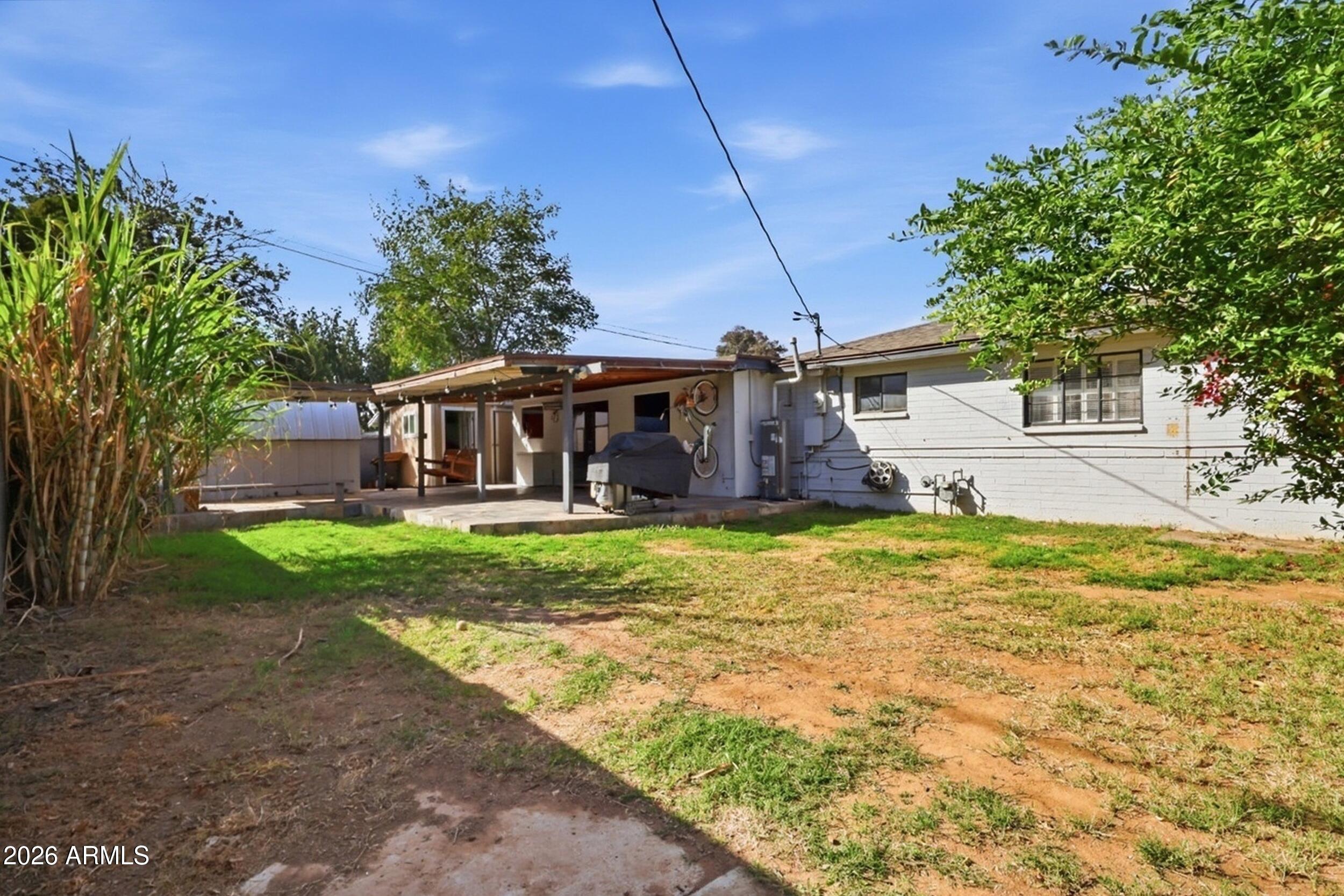 1831 E MINNEZONA Avenue