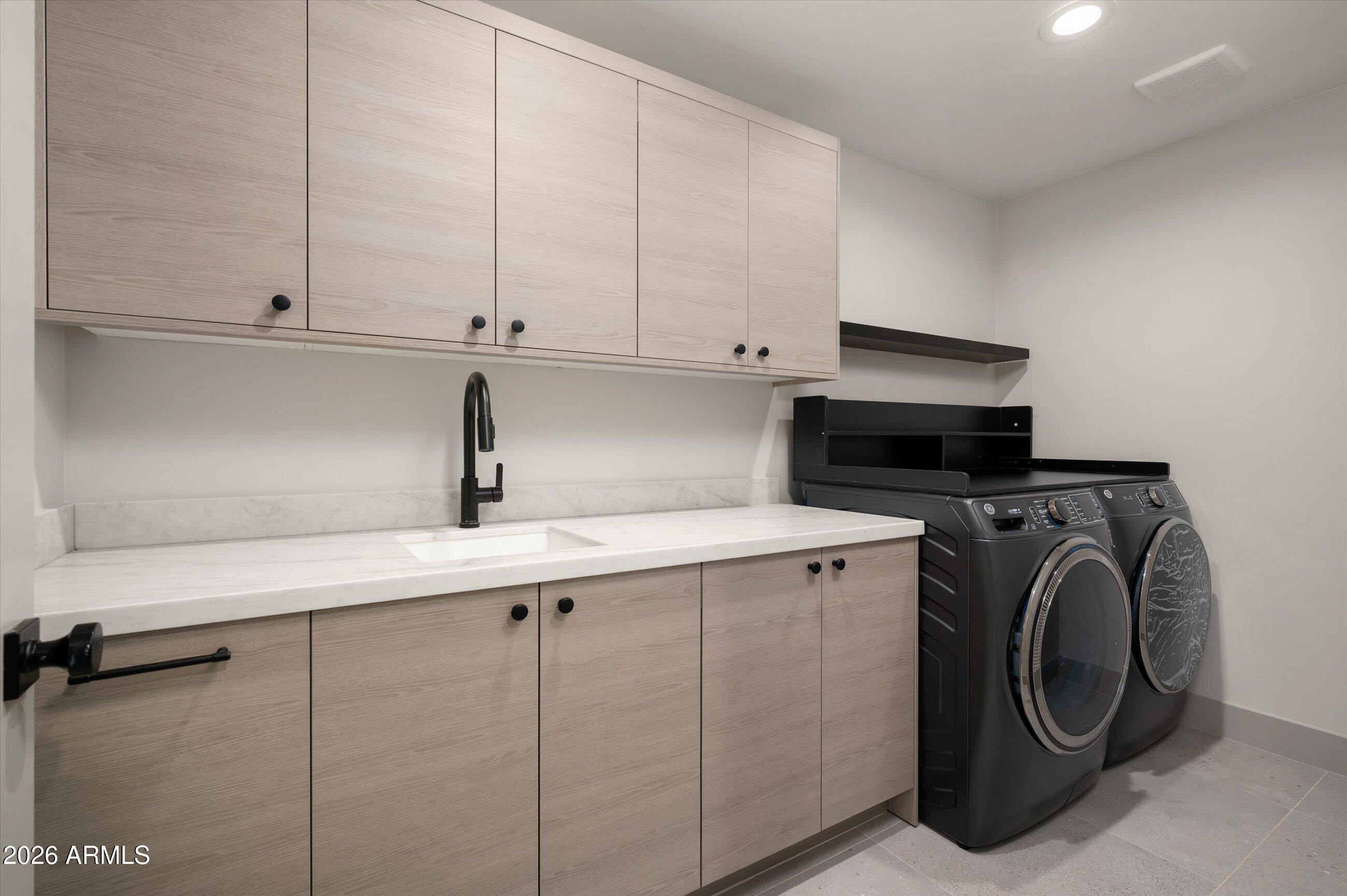 7121 E LARKSPUR Drive