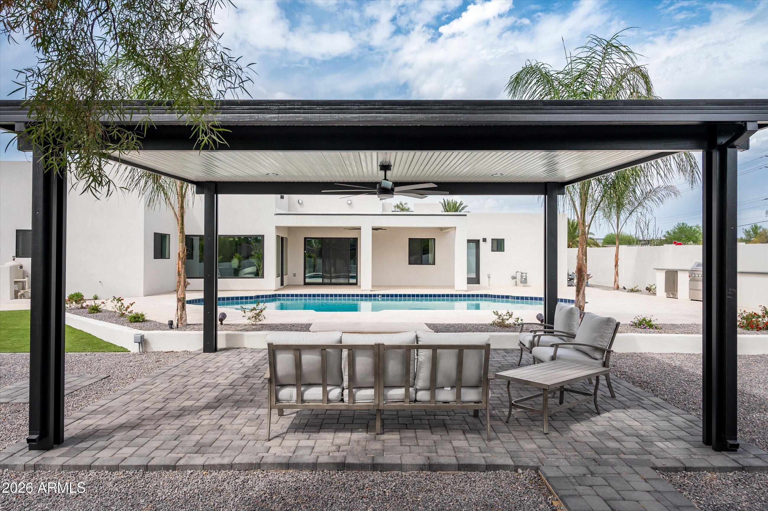 7121 E LARKSPUR Drive