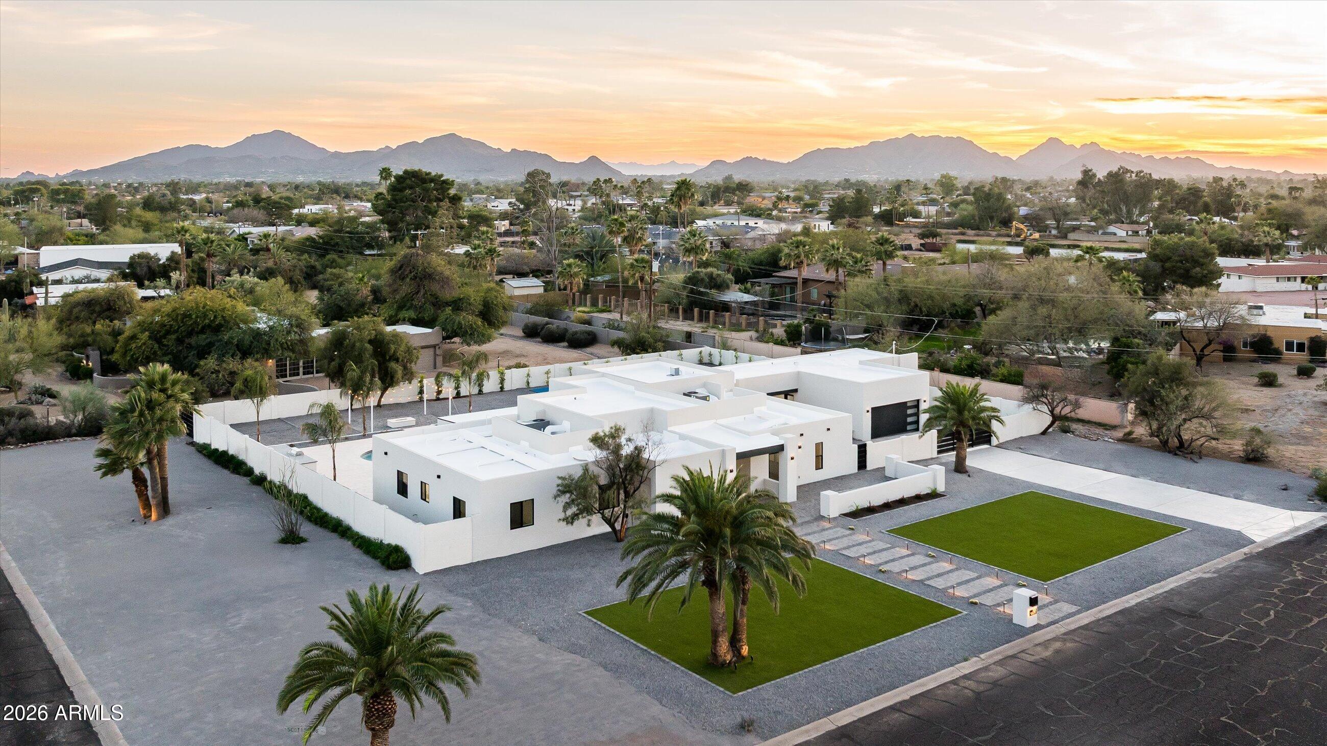 7121 E LARKSPUR Drive