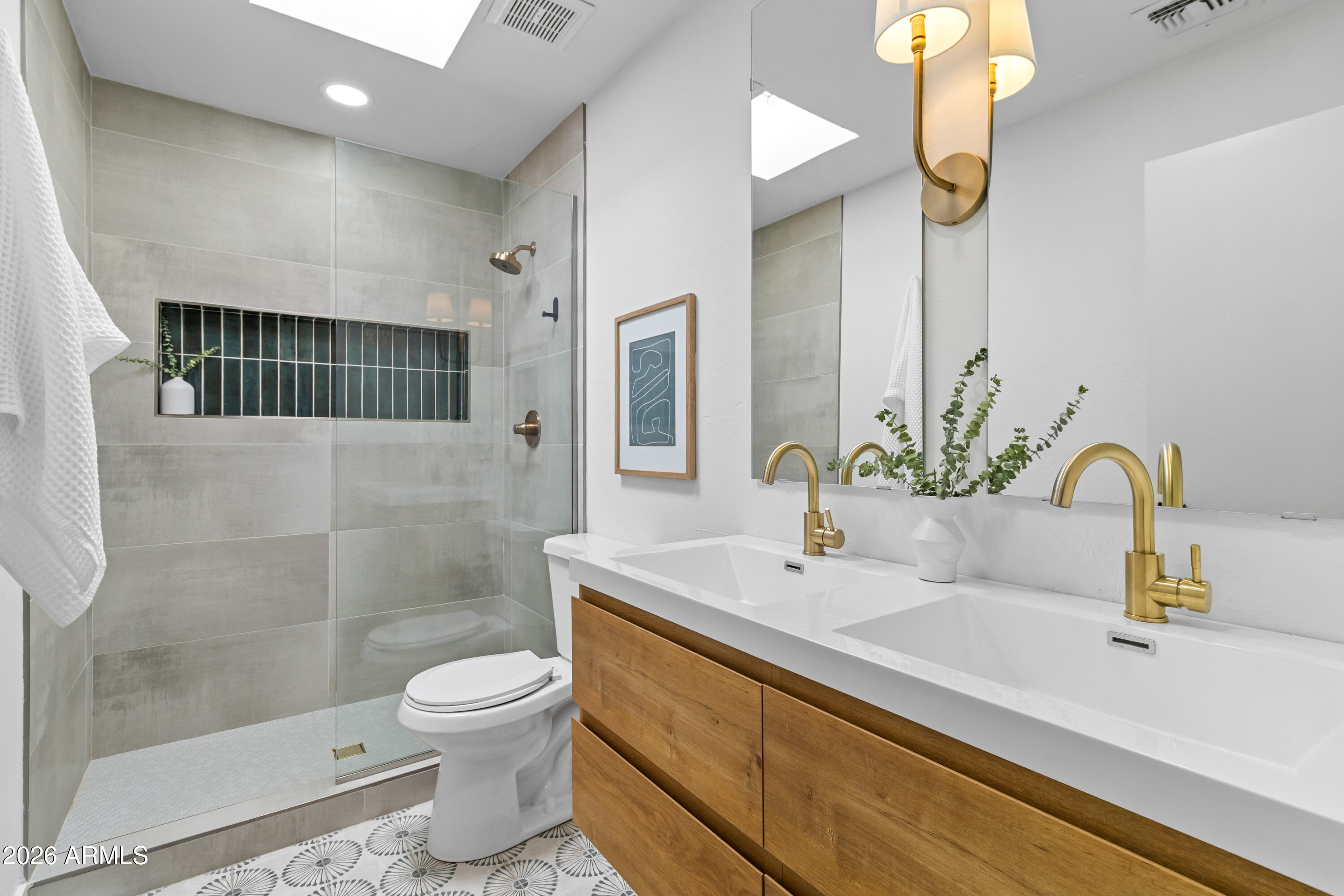 5508 E CAMBRIDGE Avenue