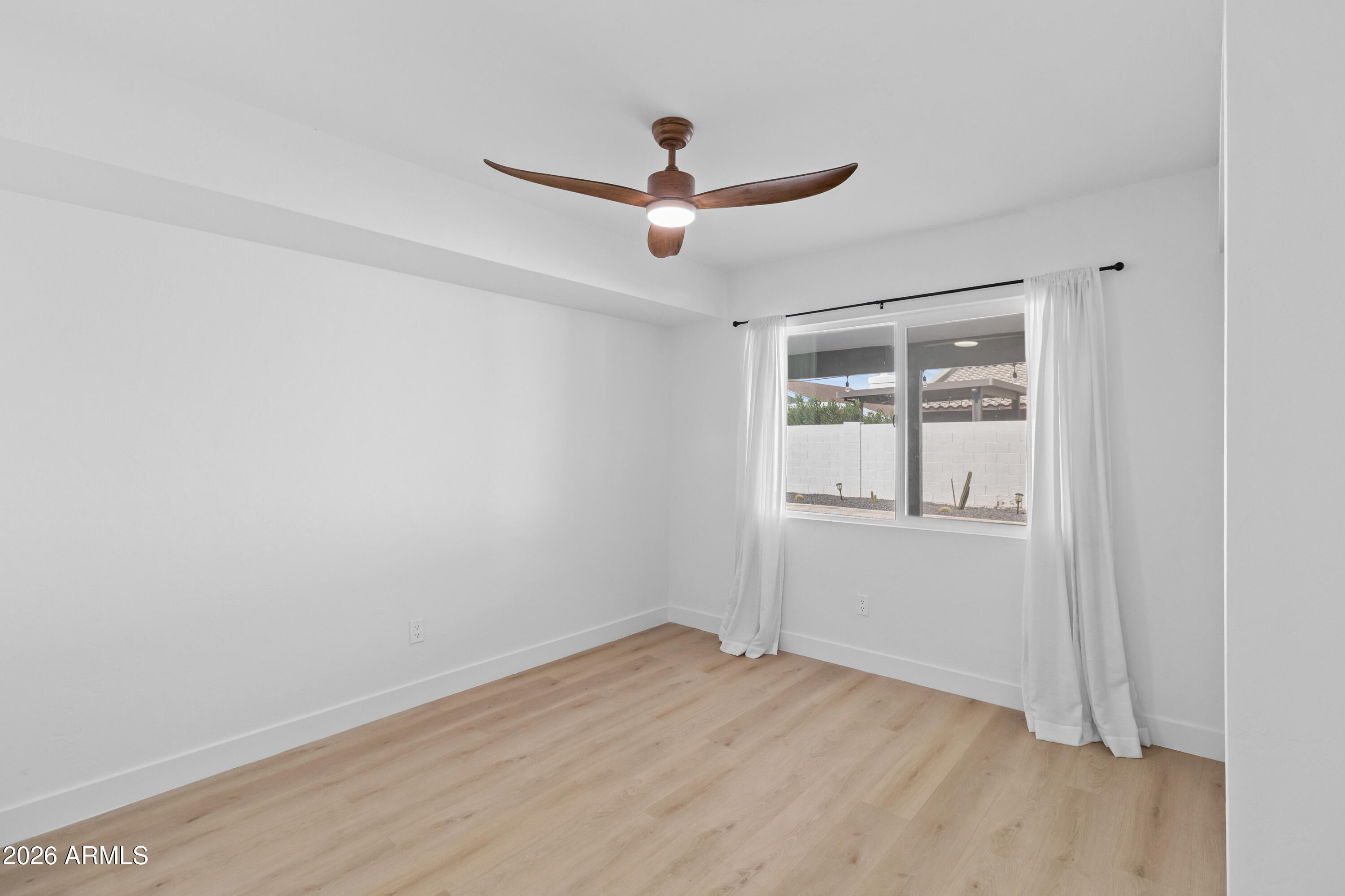 5508 E CAMBRIDGE Avenue