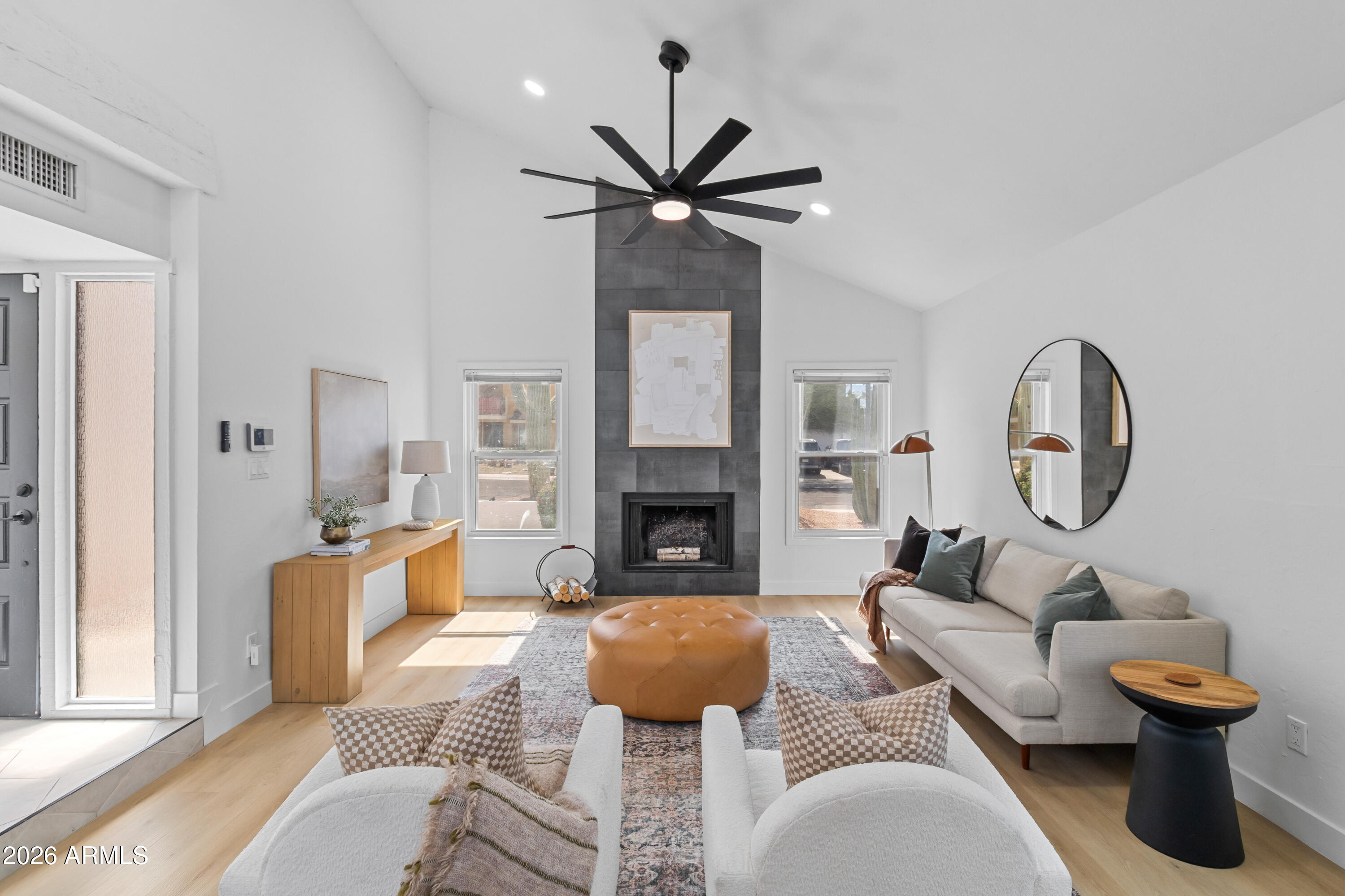 5508 E CAMBRIDGE Avenue