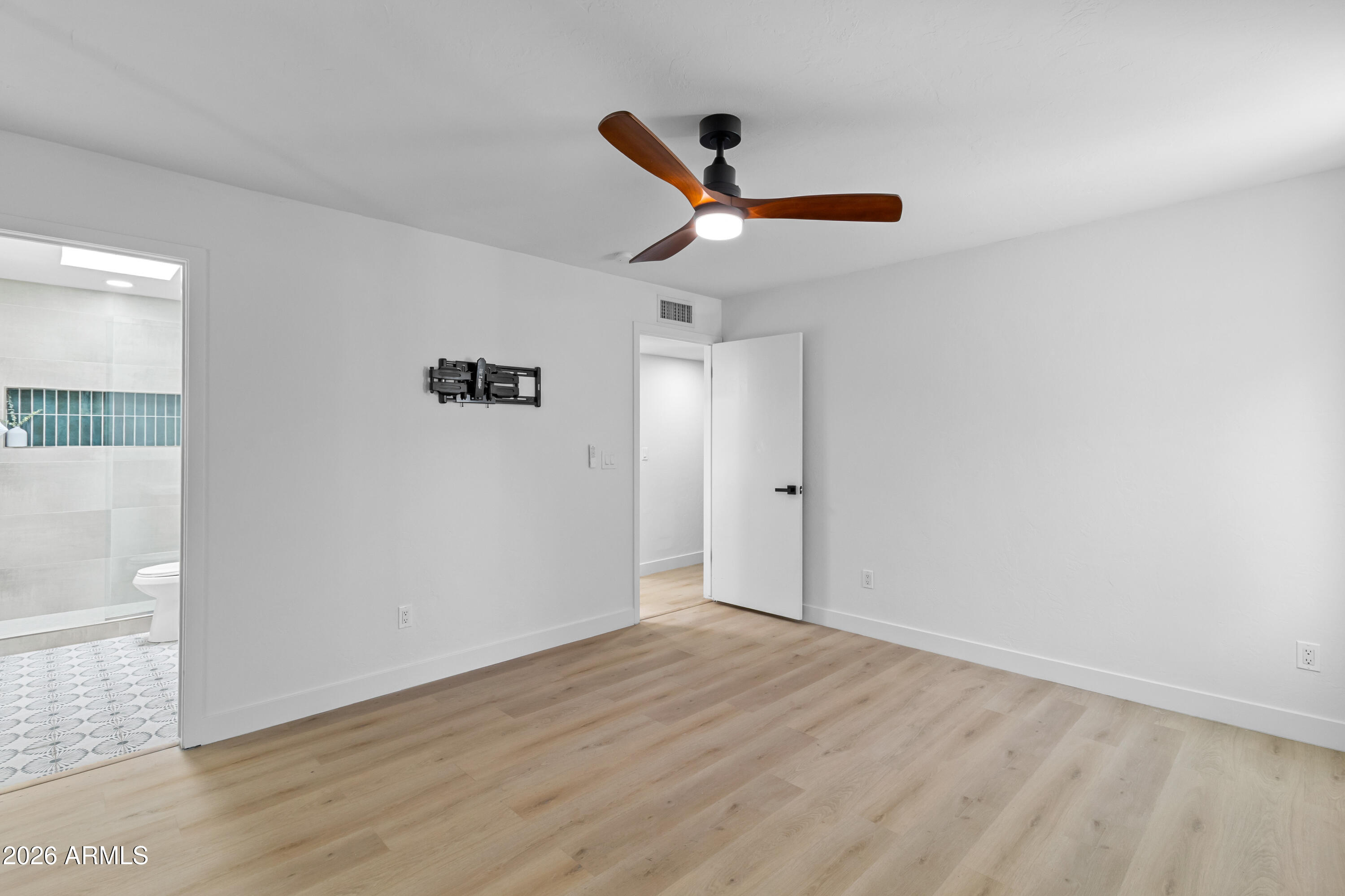 5508 E CAMBRIDGE Avenue