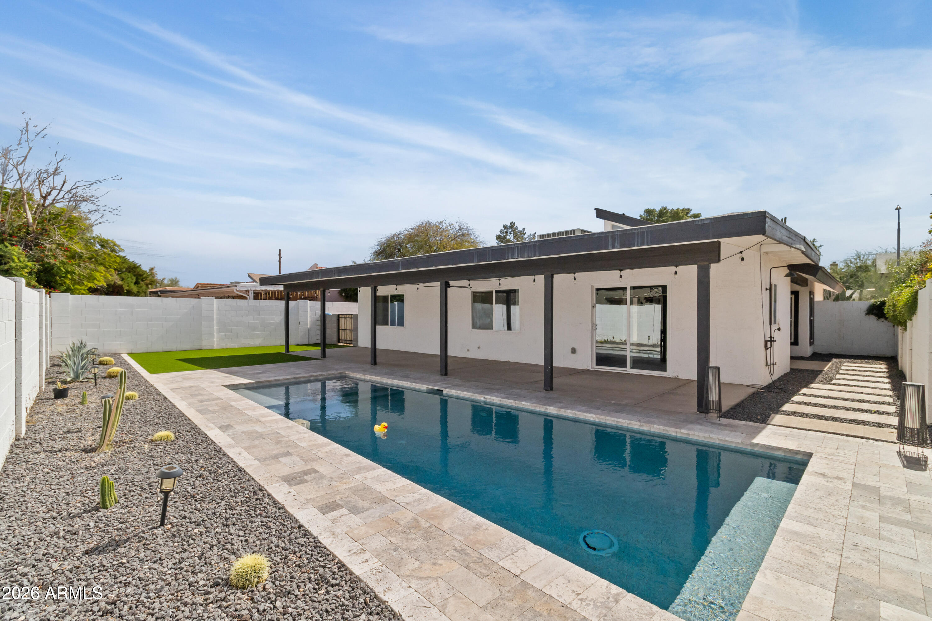 5508 E CAMBRIDGE Avenue