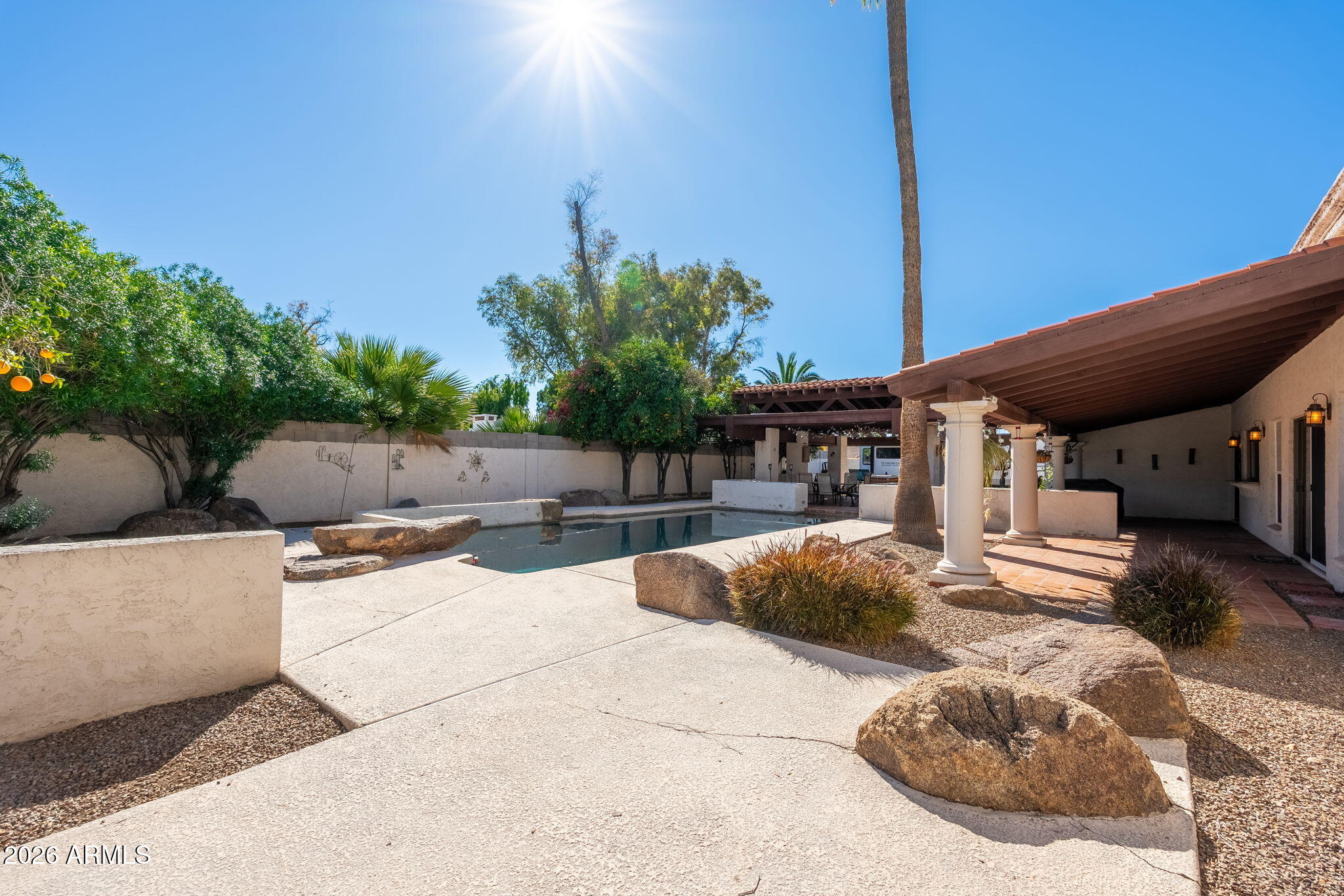 1825 E ELMWOOD Street