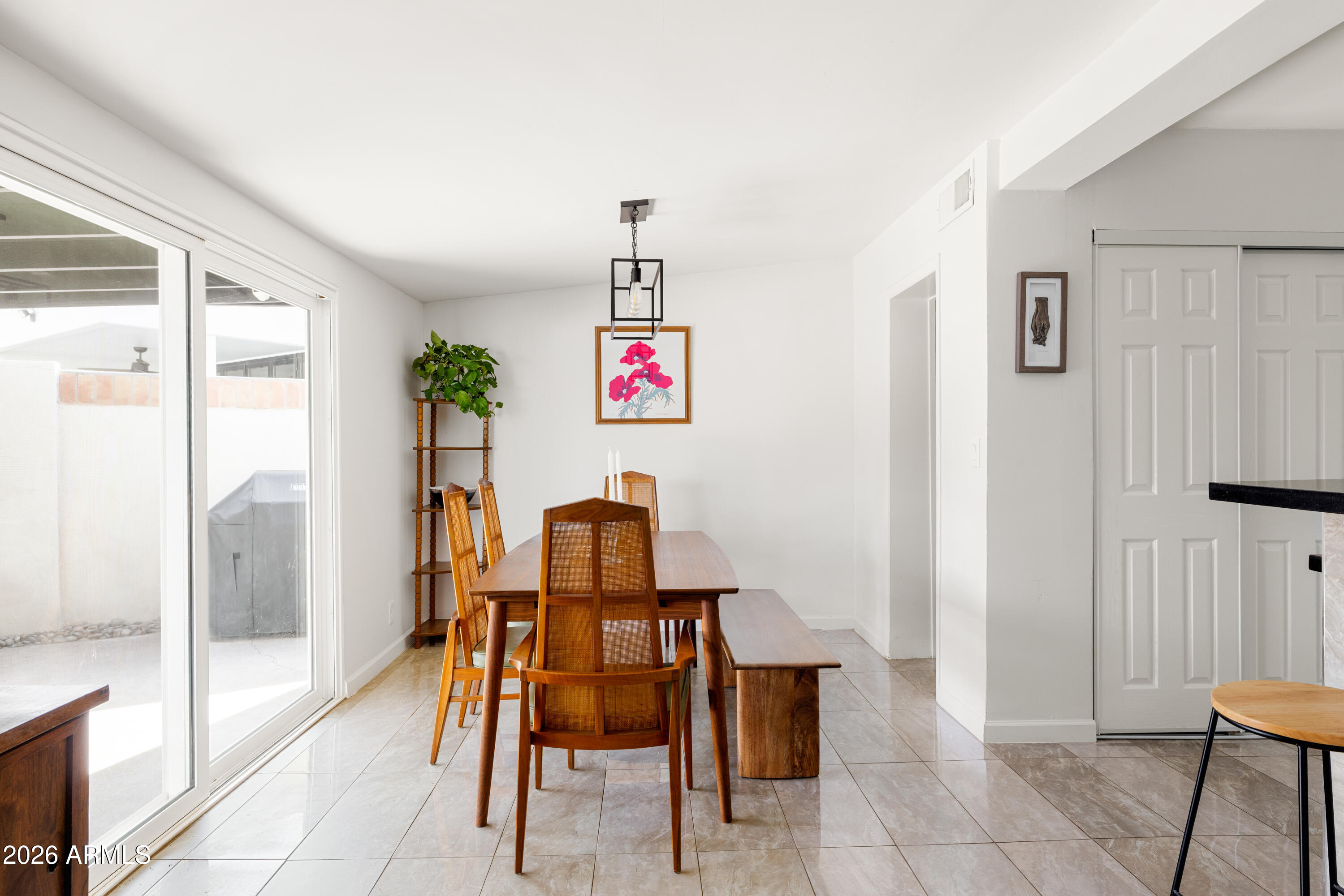 1118 E COLTER Street