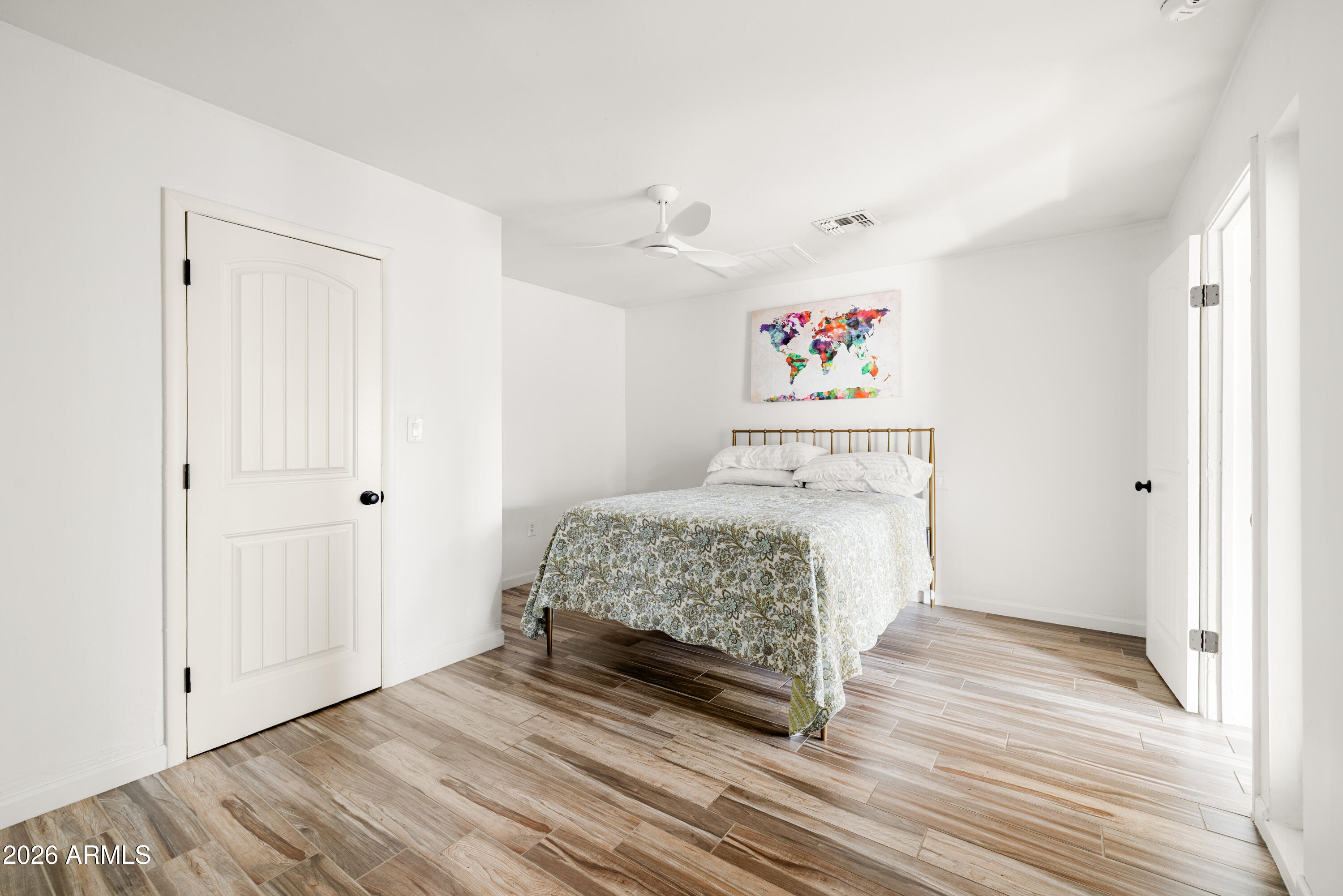 1118 E COLTER Street