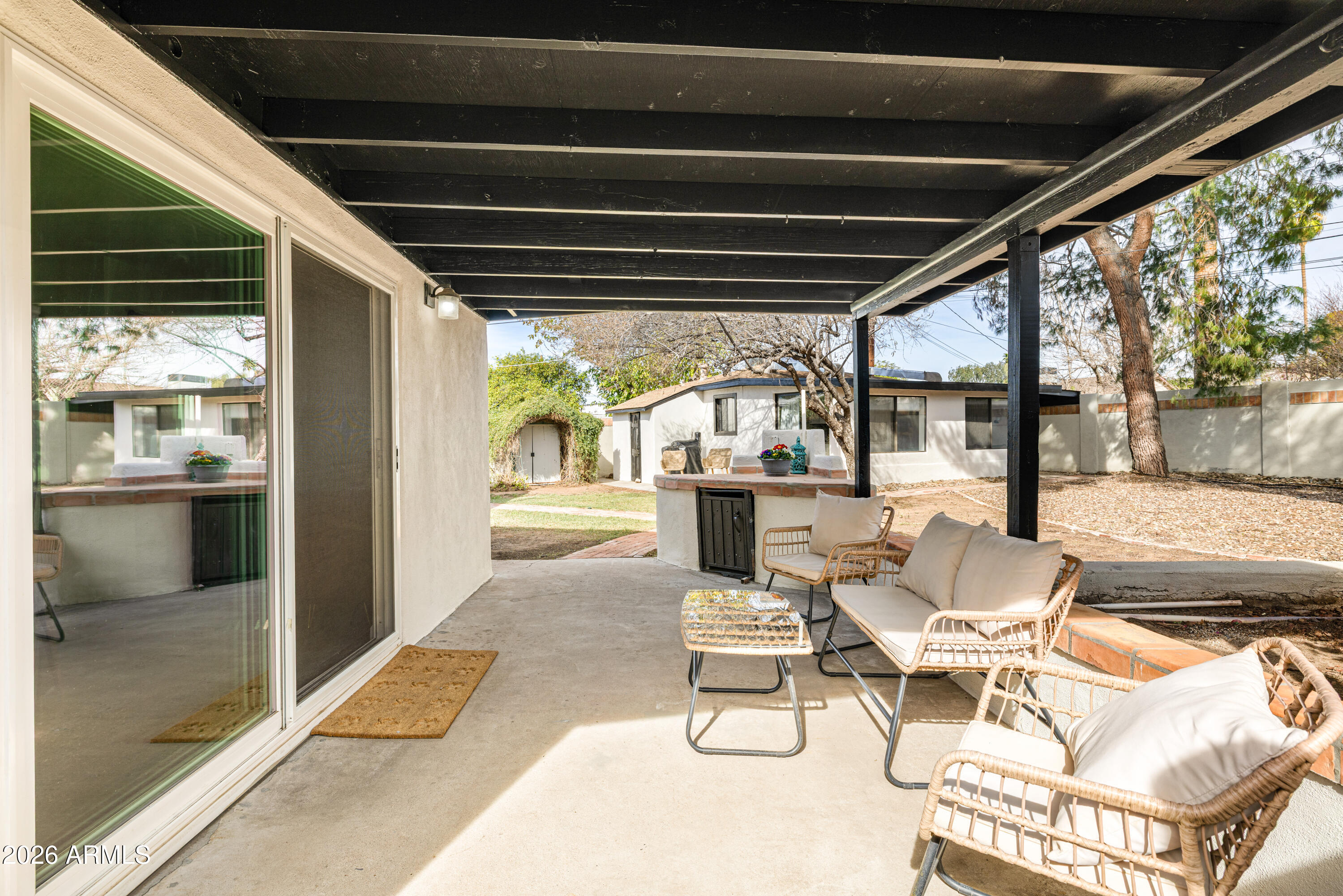 1118 E COLTER Street