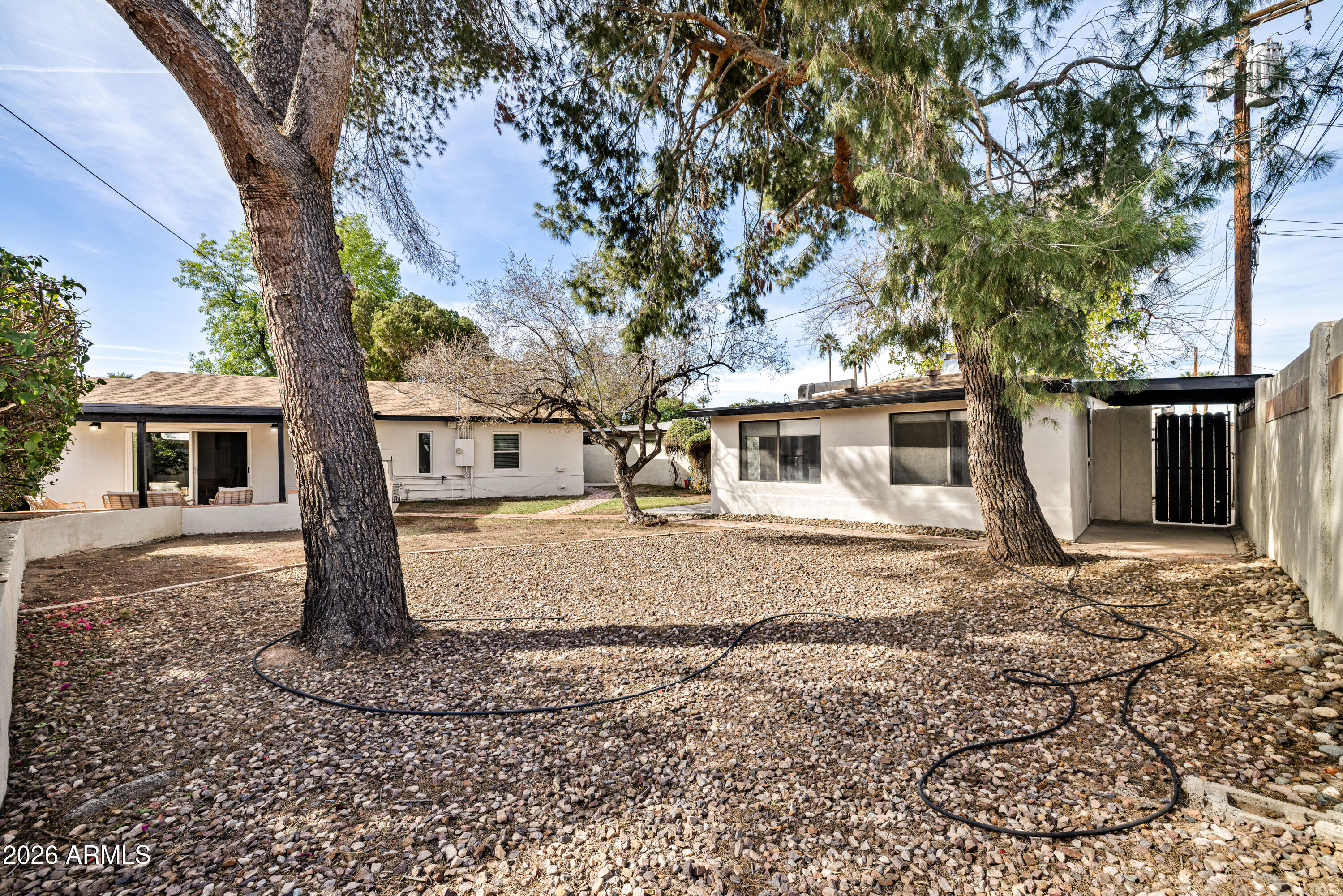 1118 E COLTER Street