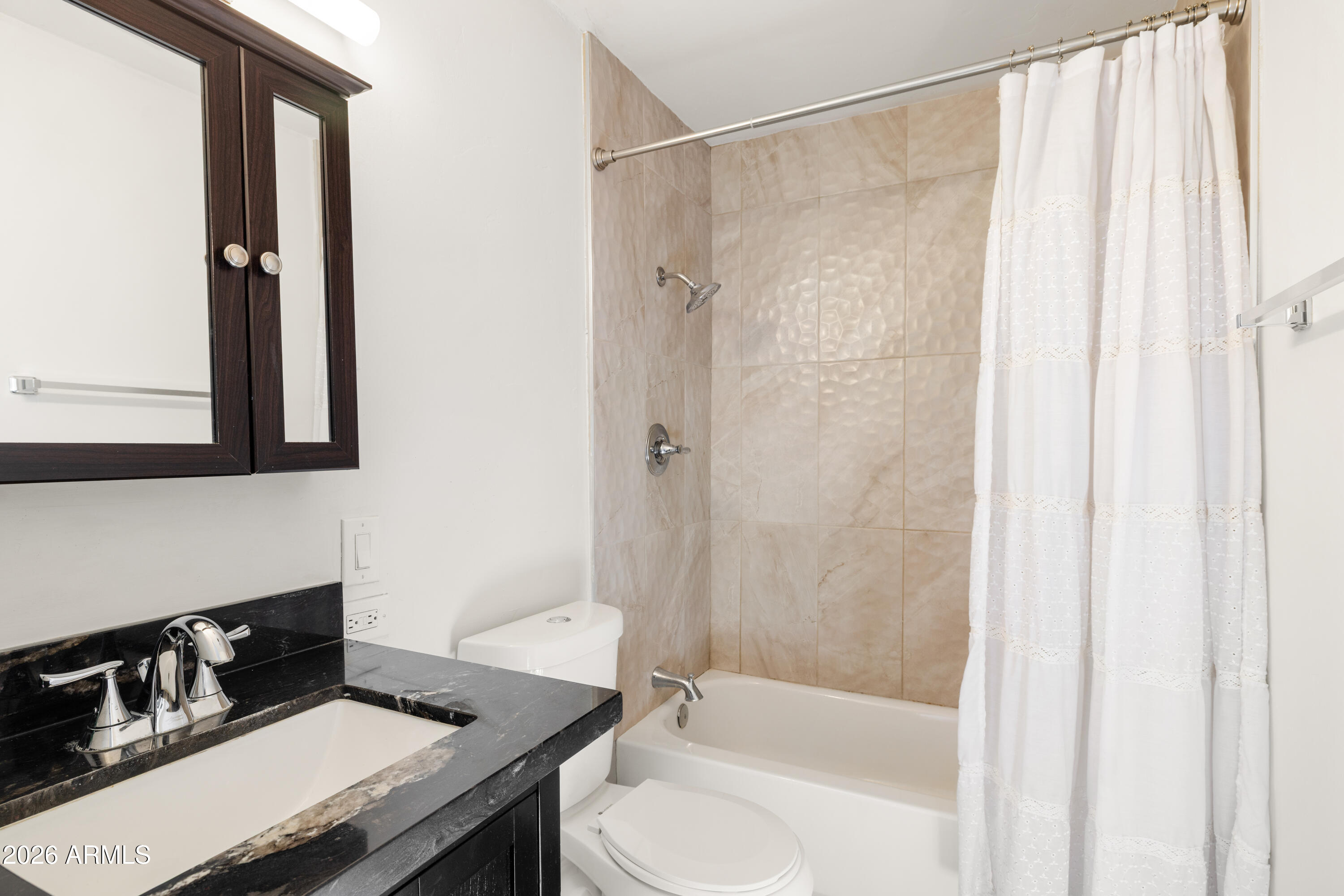 1118 E COLTER Street