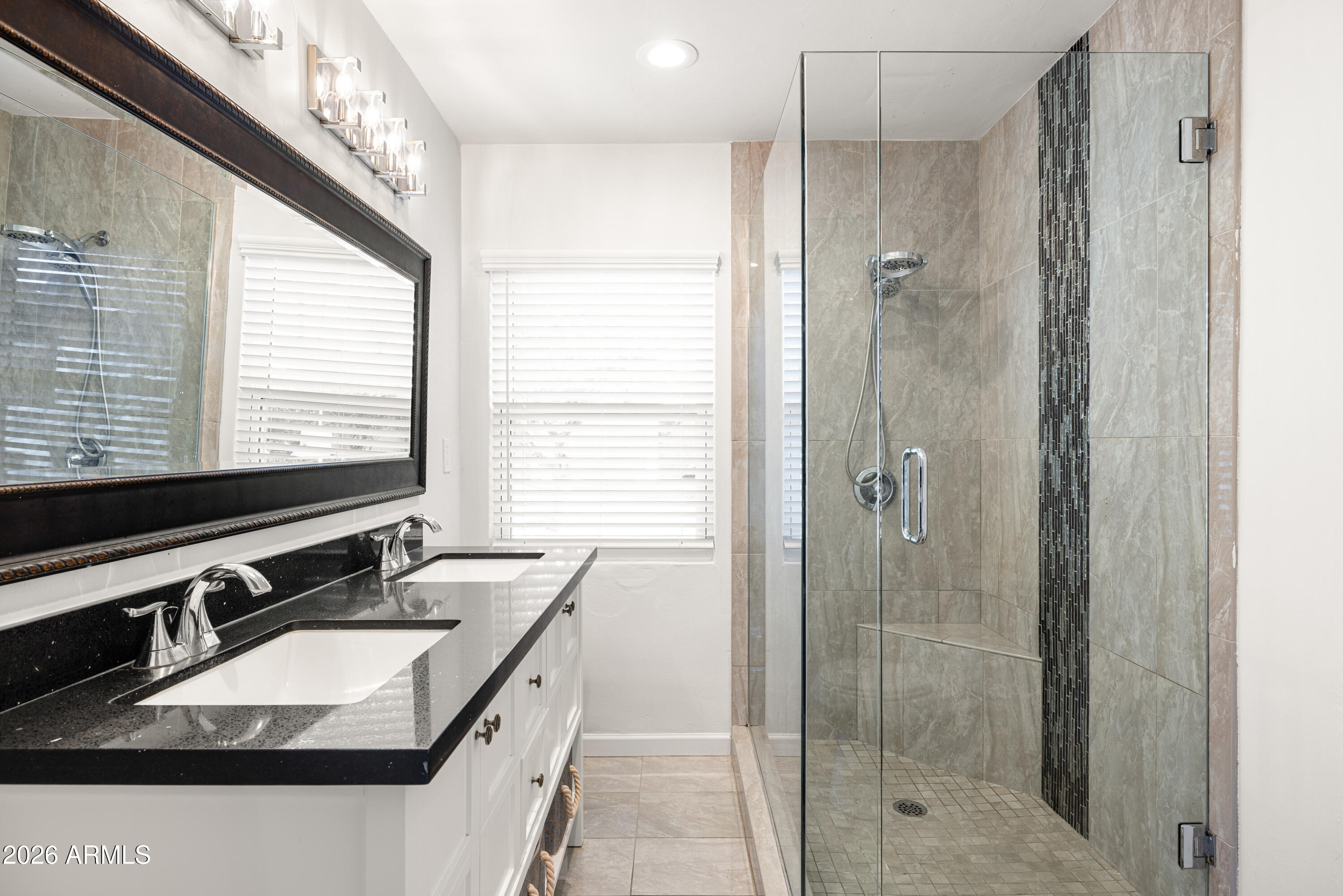 1118 E COLTER Street