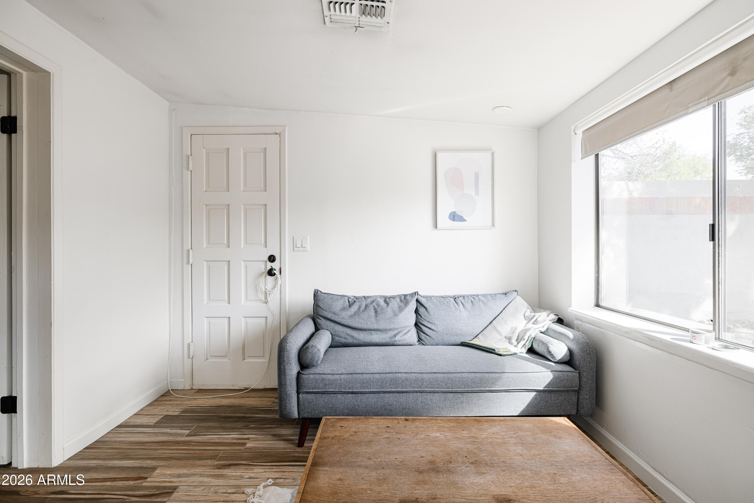 1118 E COLTER Street