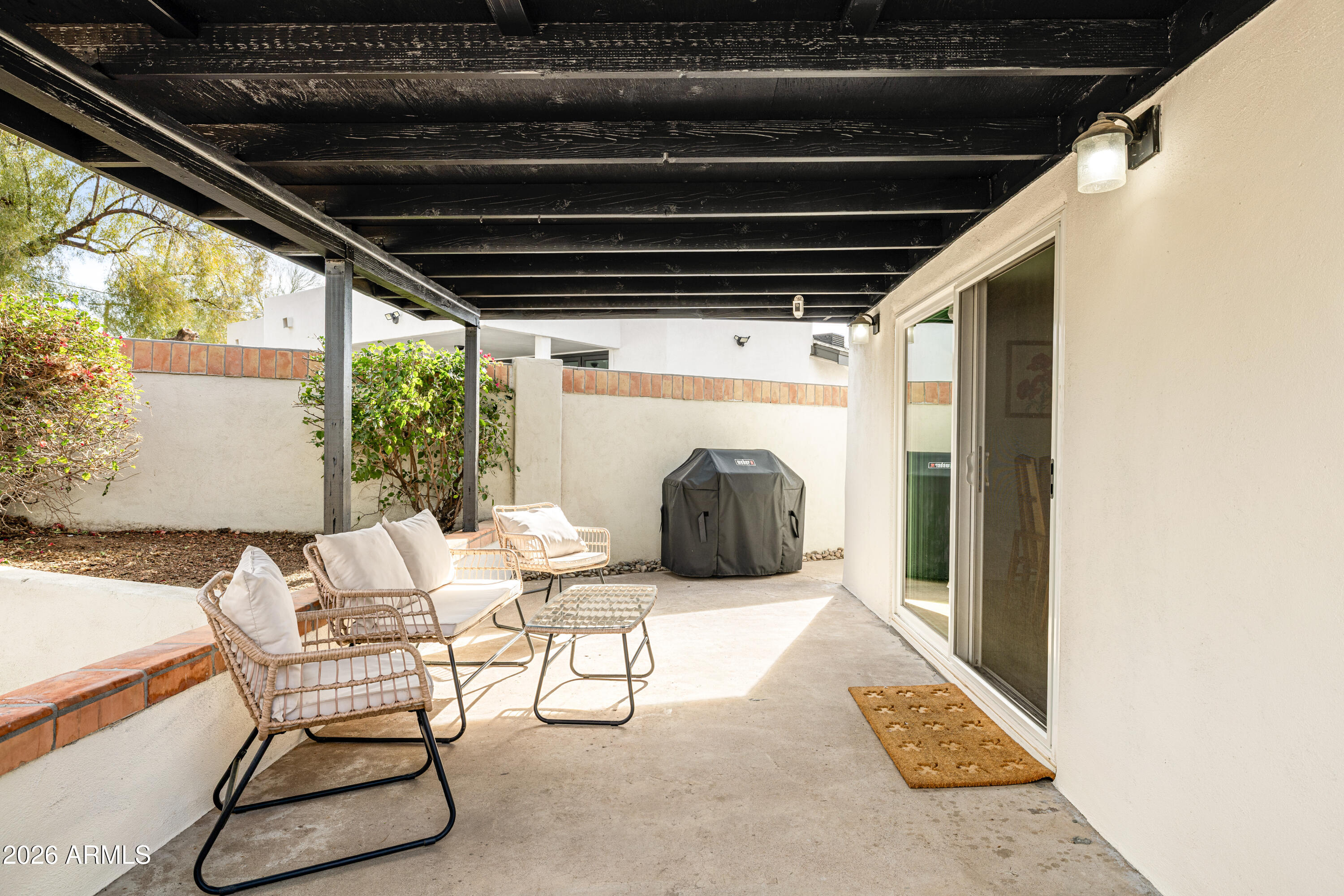 1118 E COLTER Street