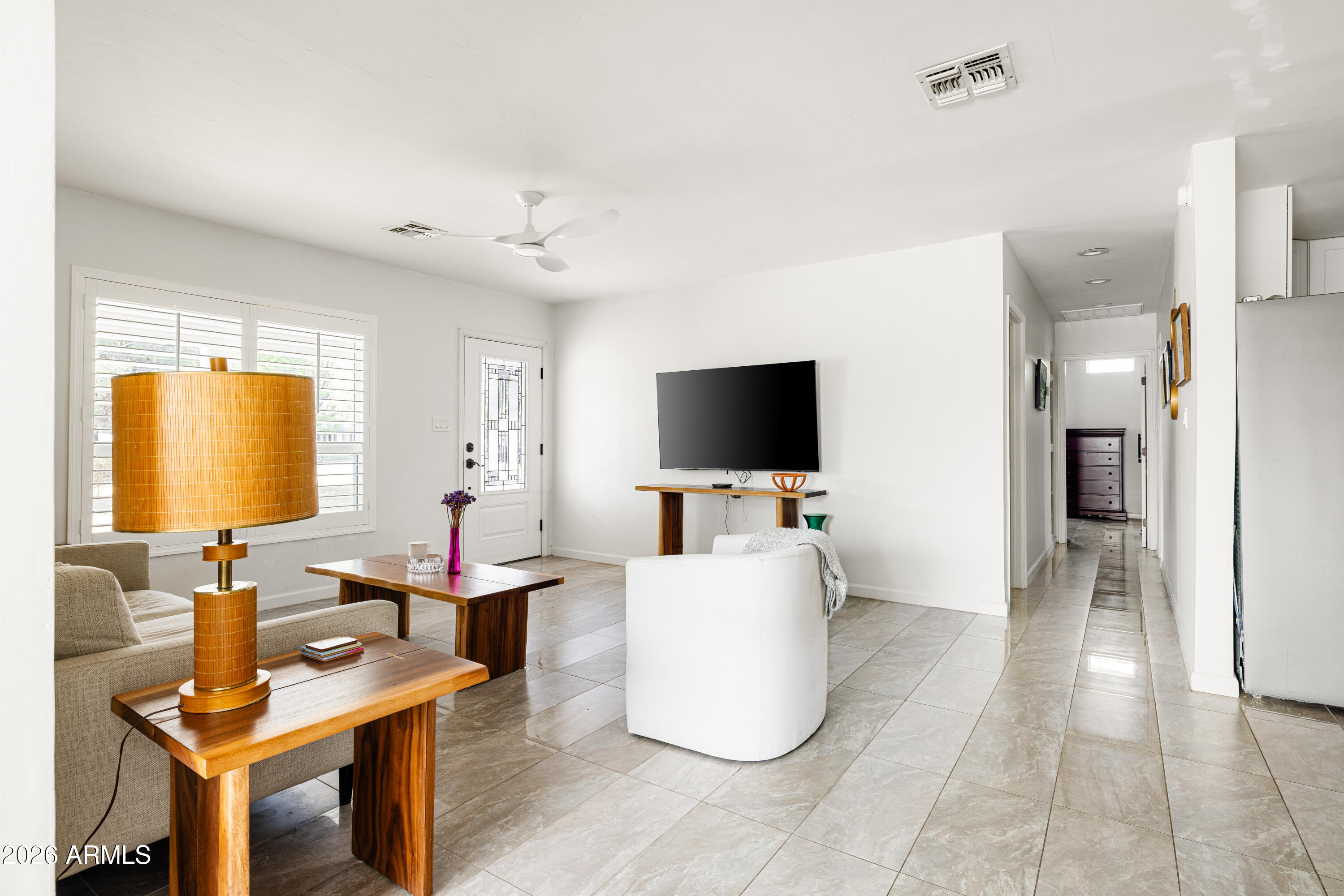 1118 E COLTER Street