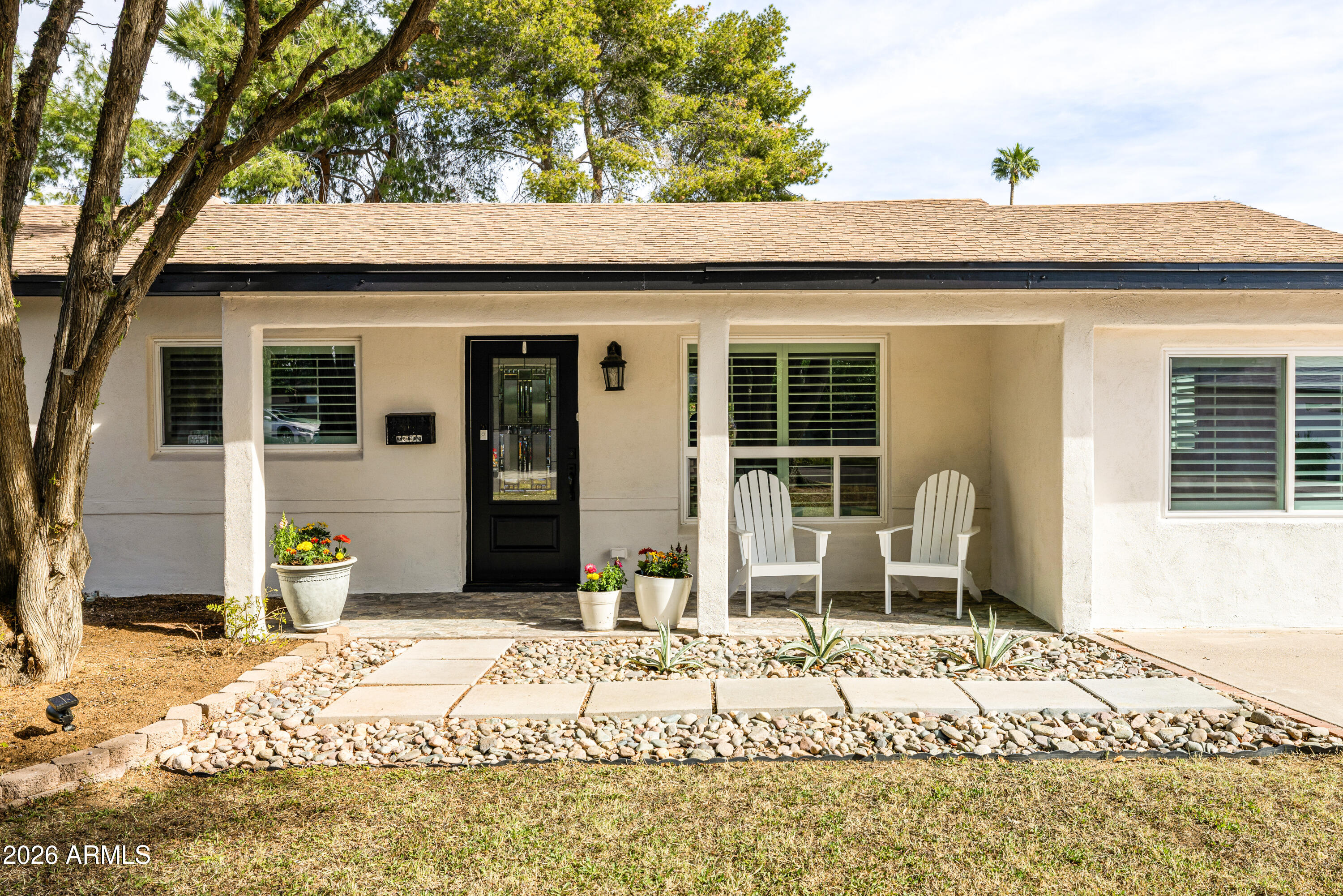 1118 E COLTER Street