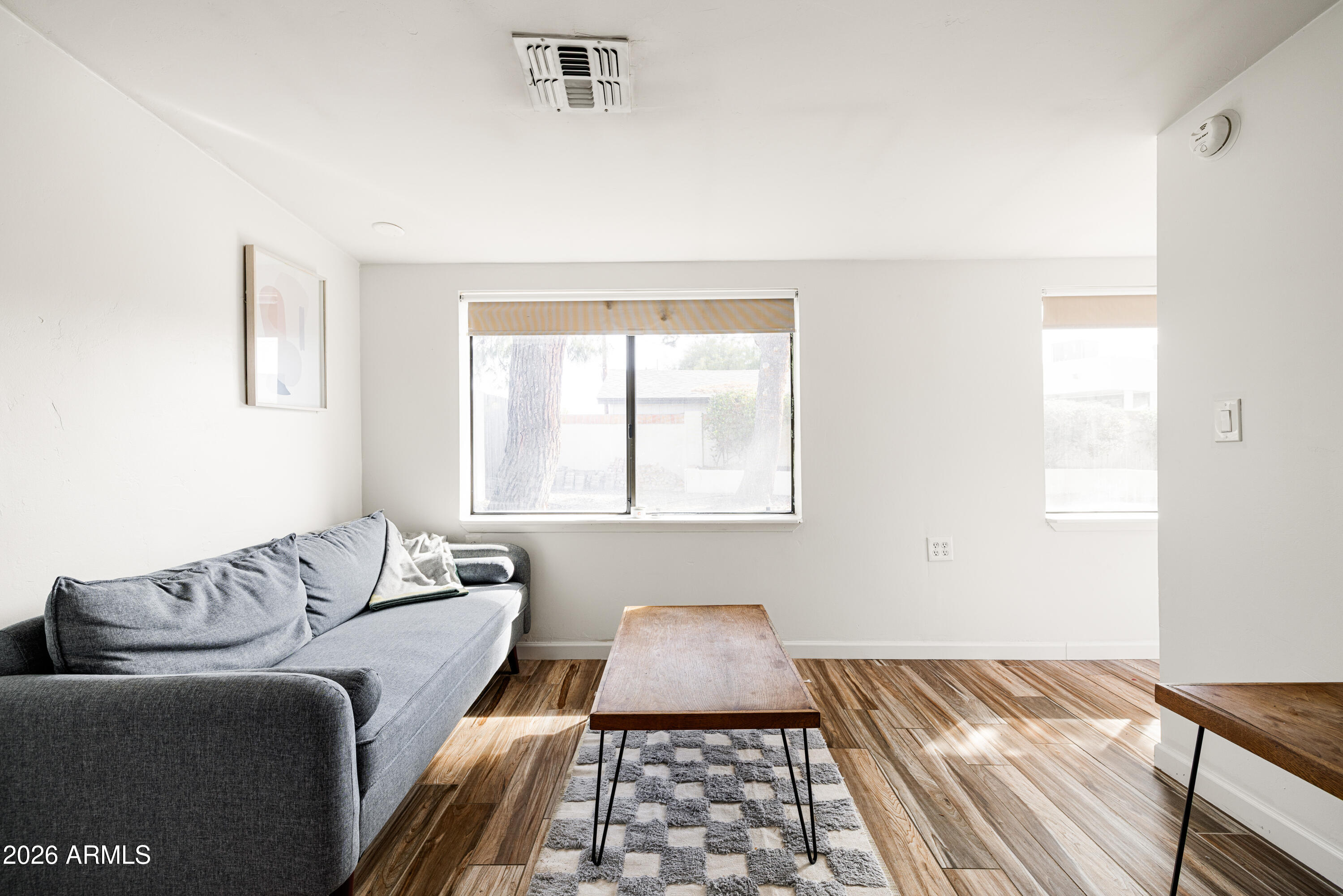 1118 E COLTER Street