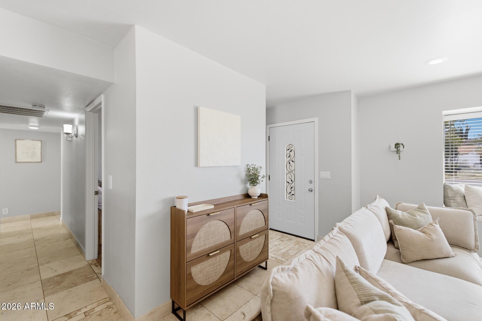 38 W HILLVIEW Street