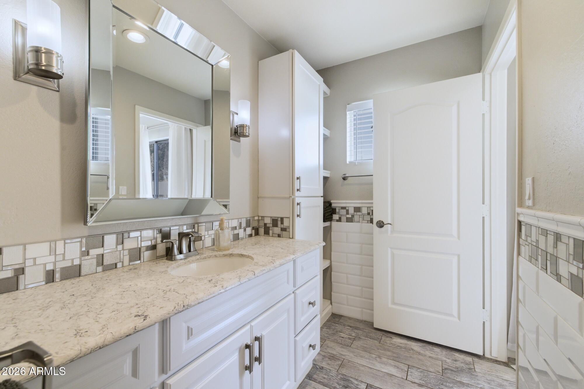 38 W HILLVIEW Street