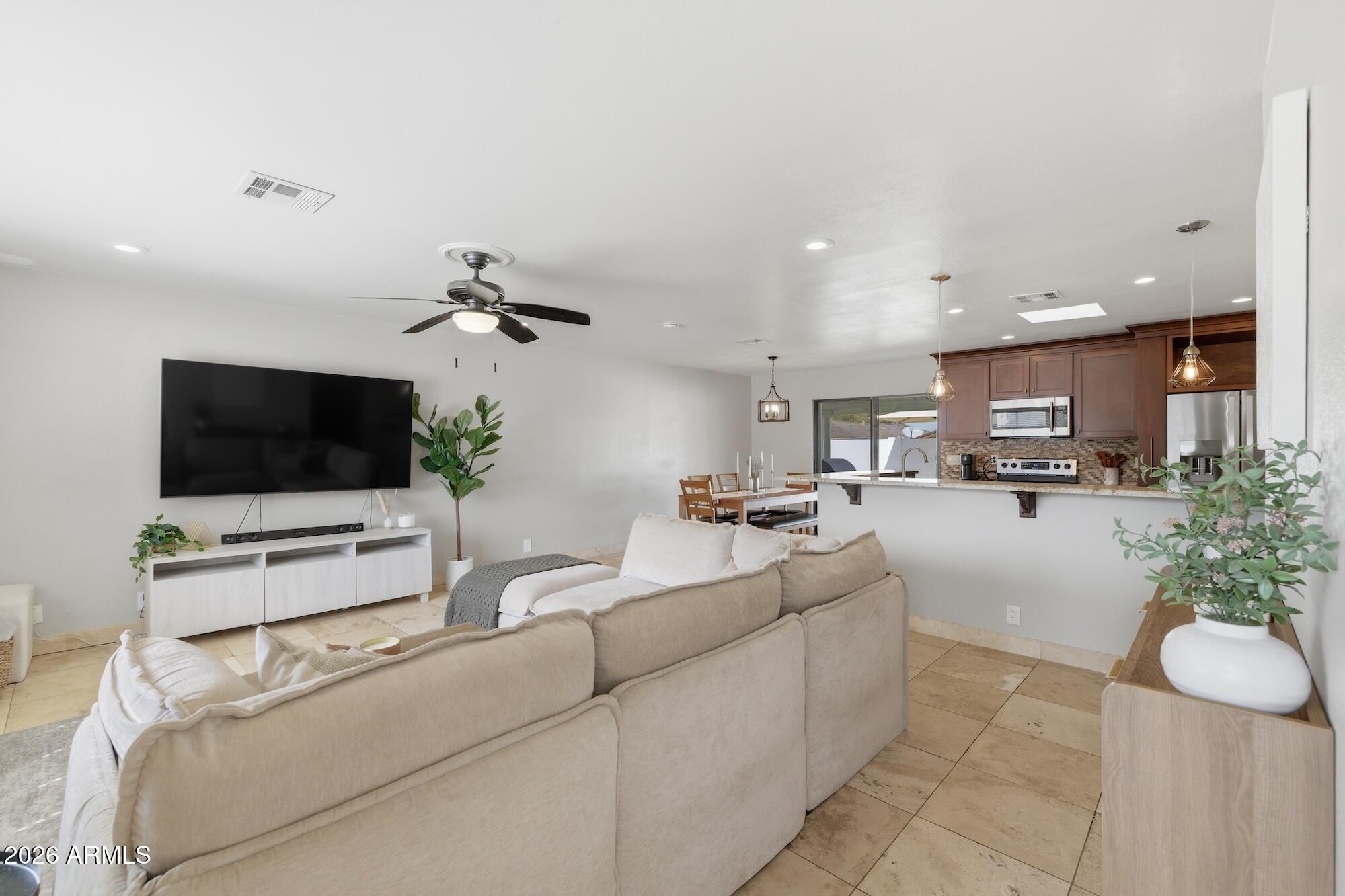 38 W HILLVIEW Street