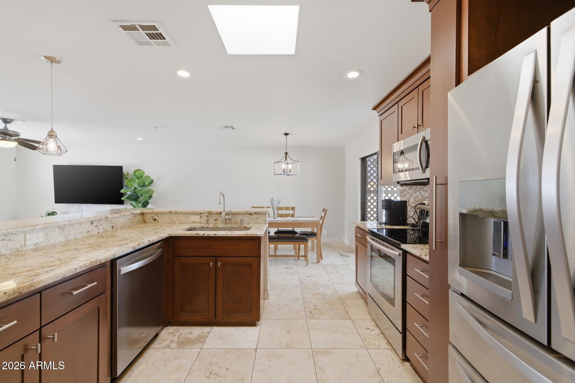 38 W HILLVIEW Street