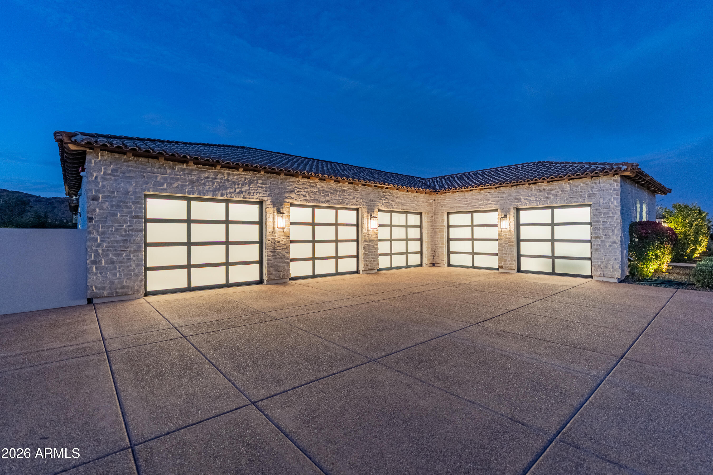 6210 E KEIM Drive