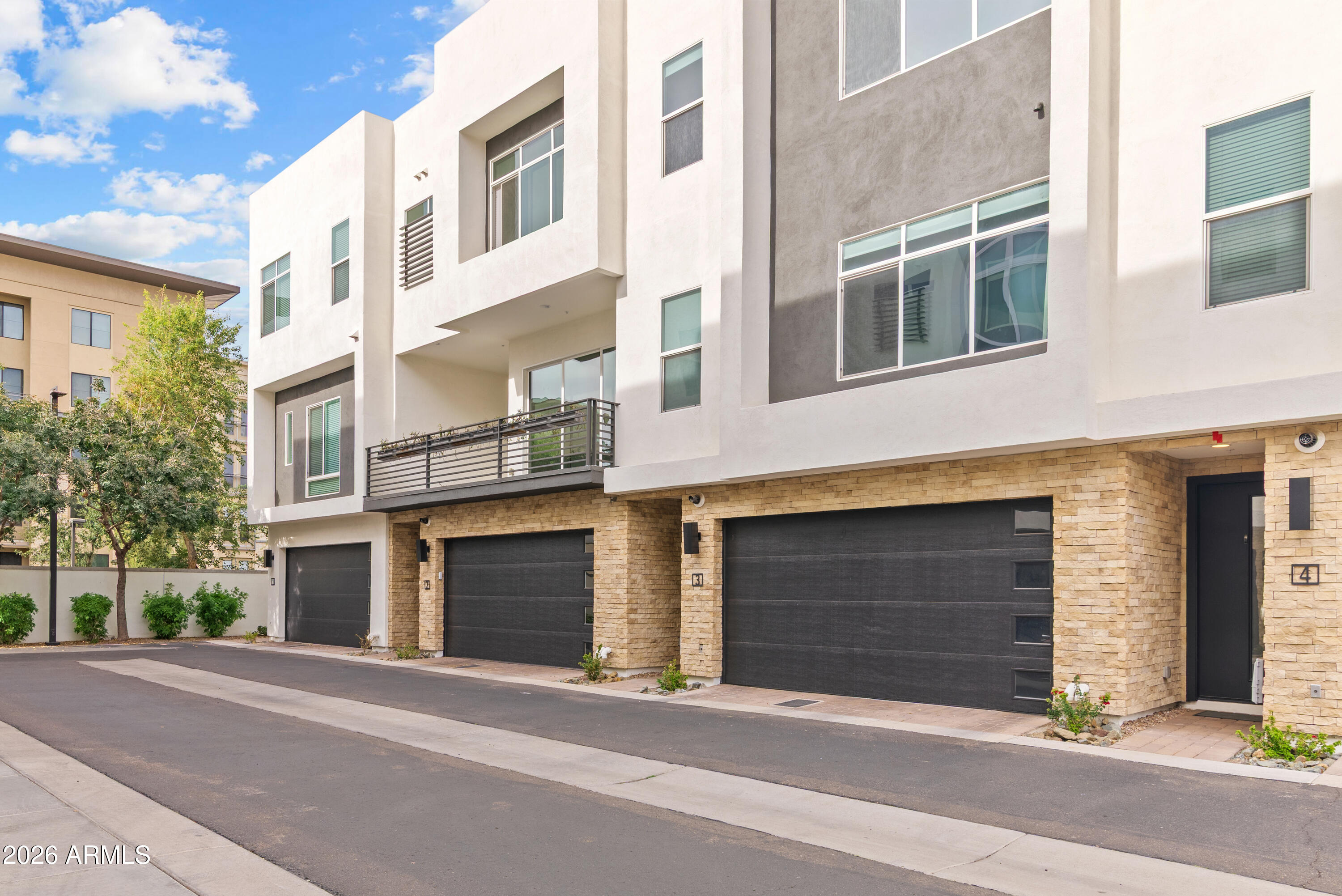 1717 E MORTEN Avenue 3