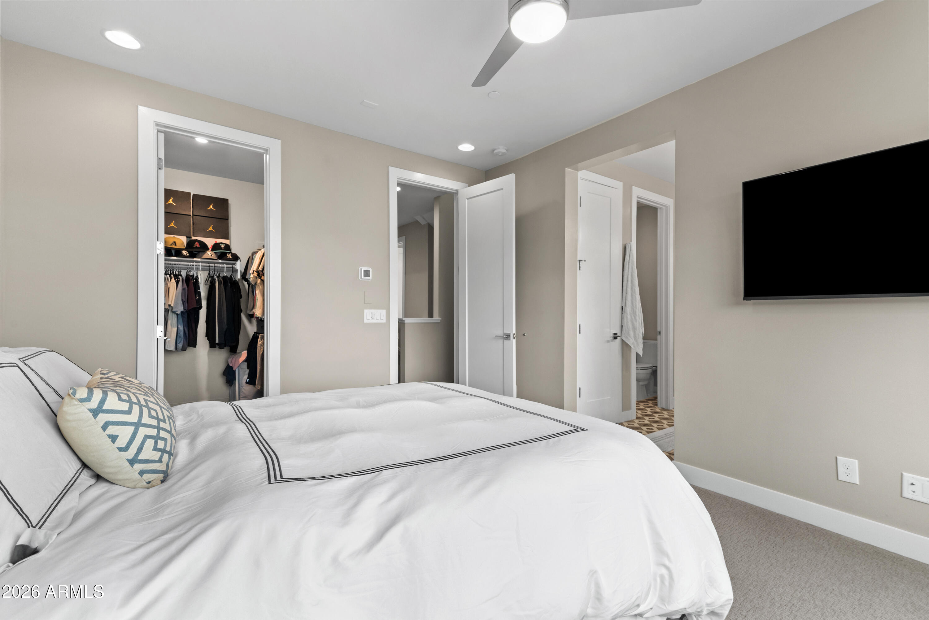 1717 E MORTEN Avenue 3