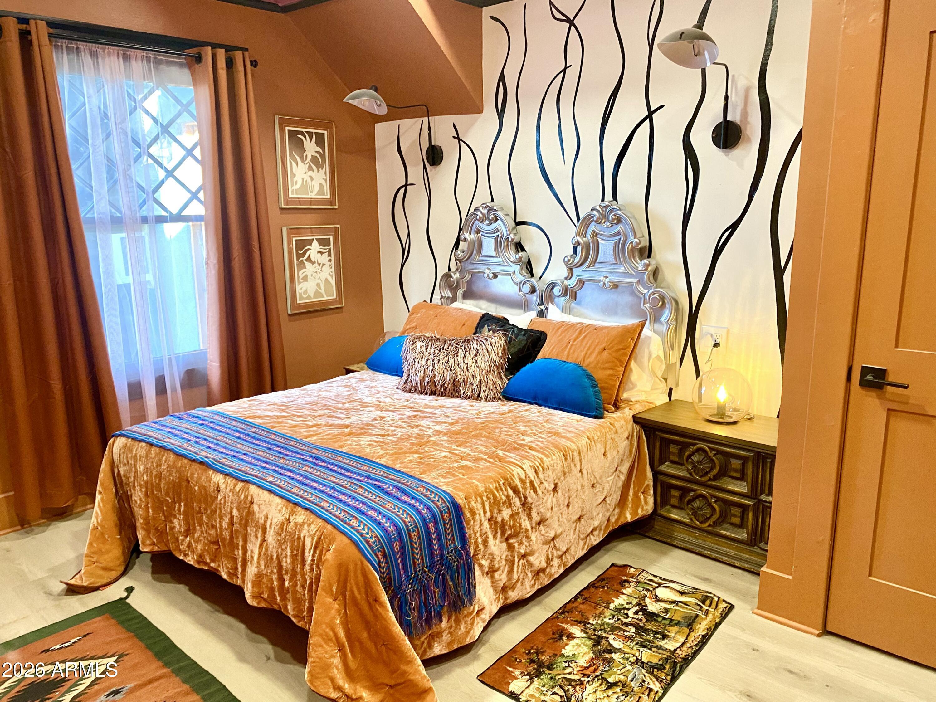 1502 W MONROE Street