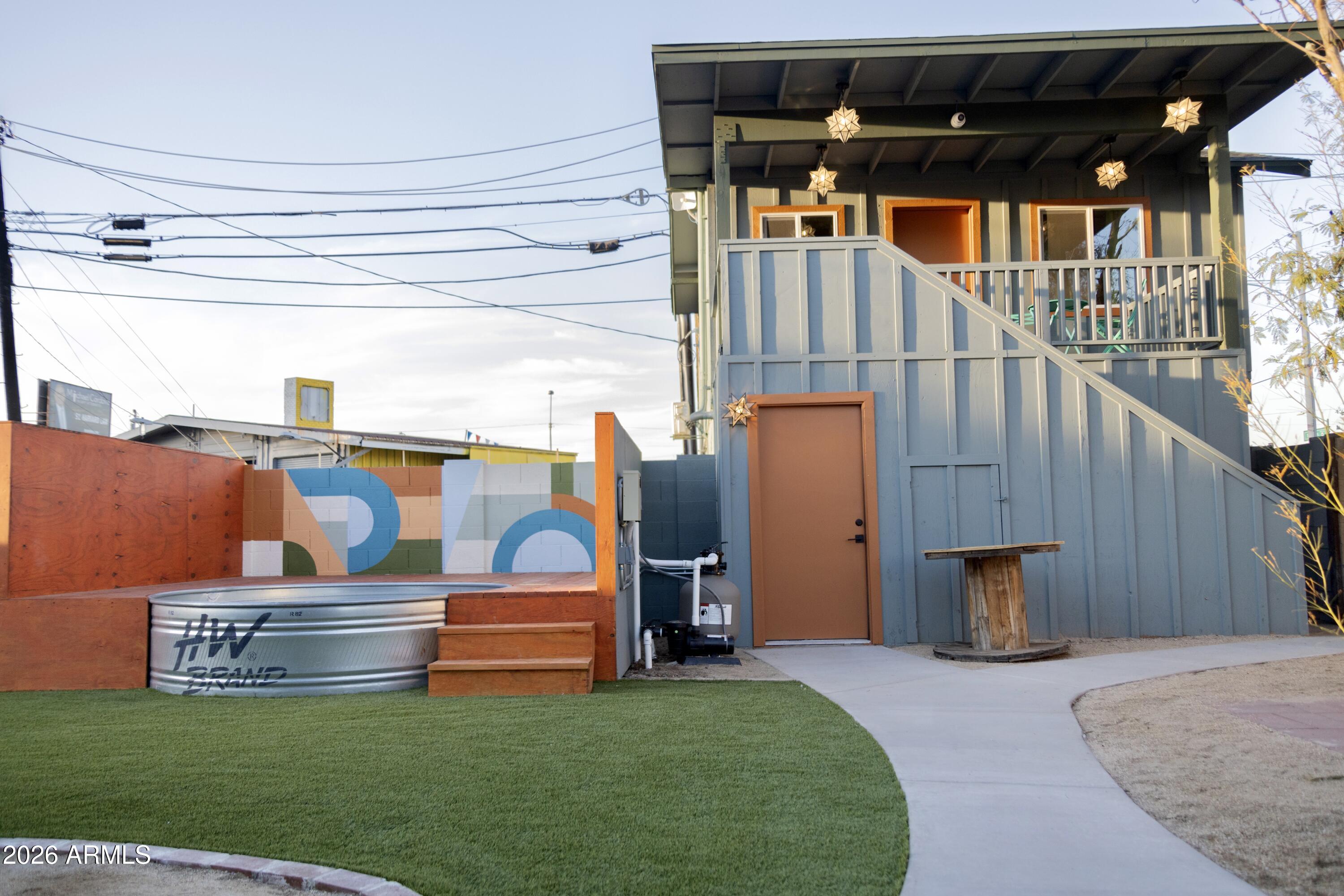 1502 W MONROE Street