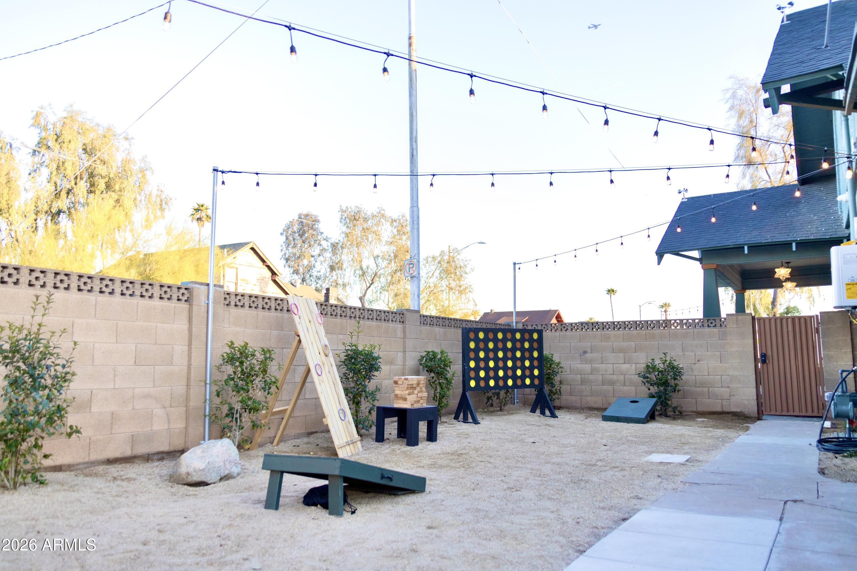 1502 W MONROE Street