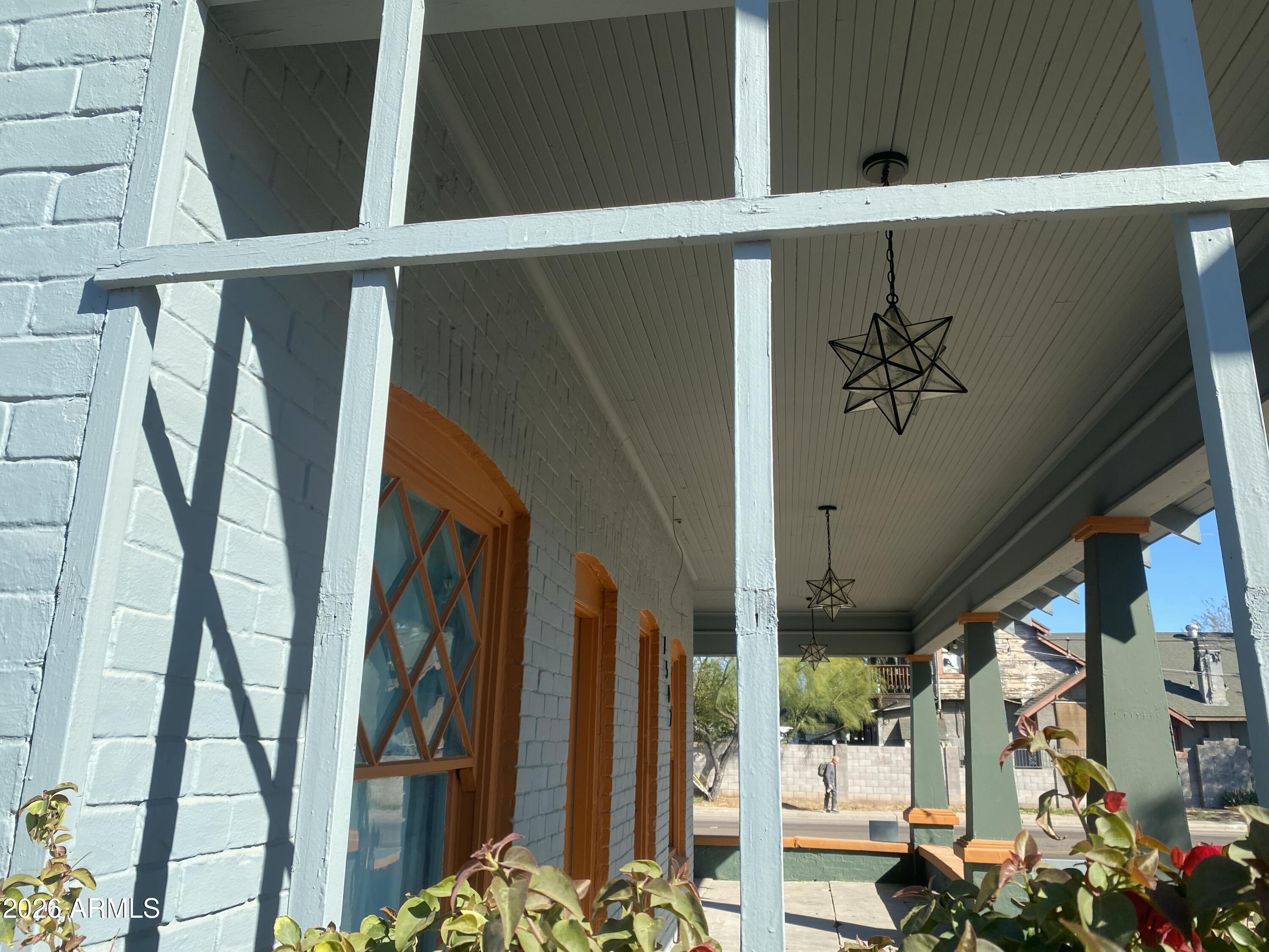 1502 W MONROE Street