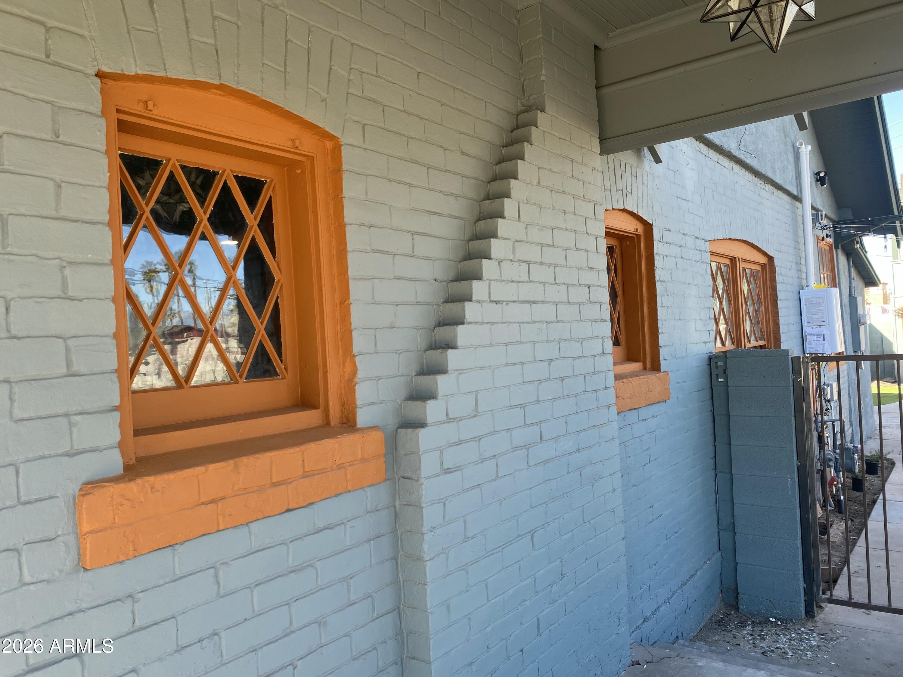 1502 W MONROE Street