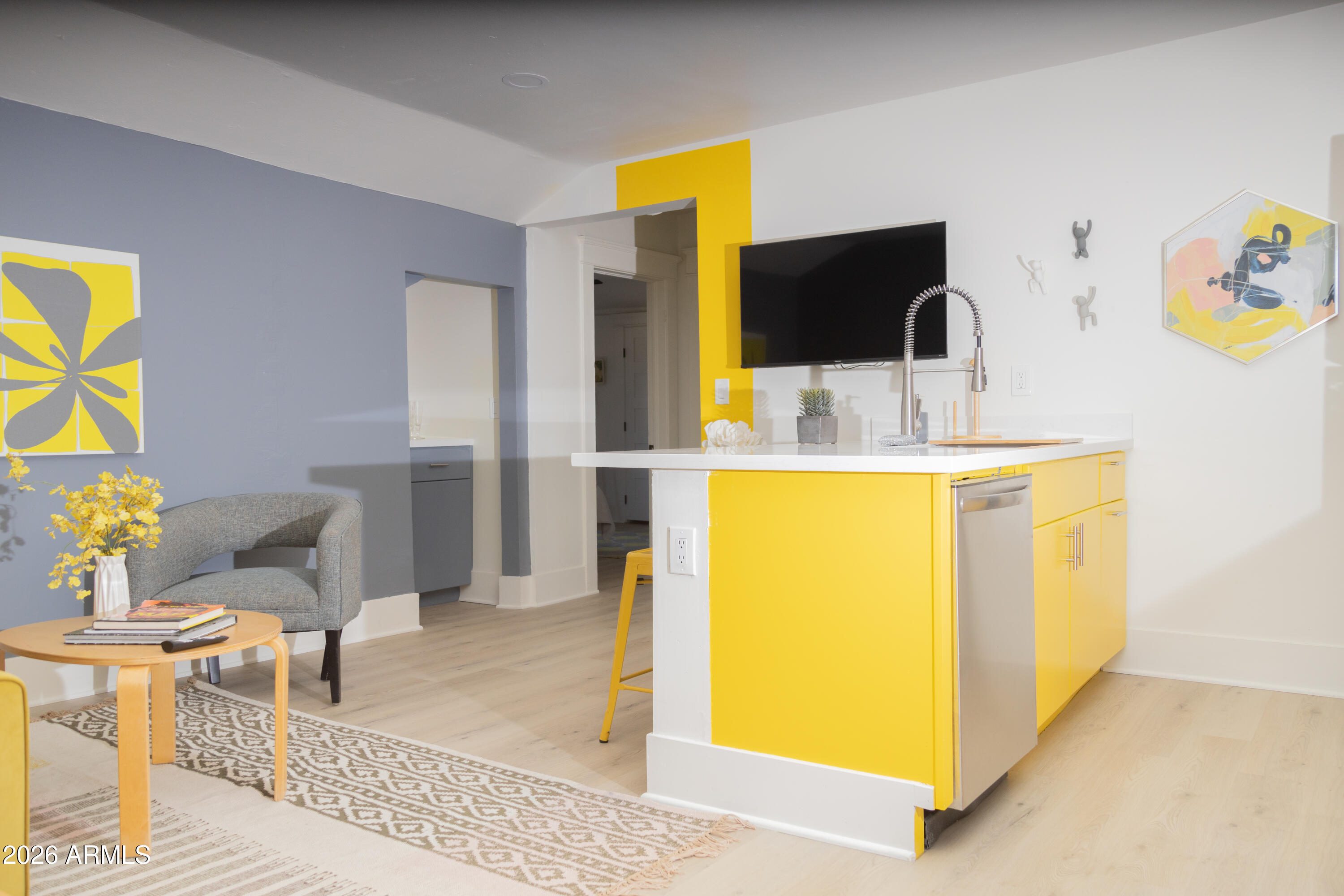 1502 W MONROE Street