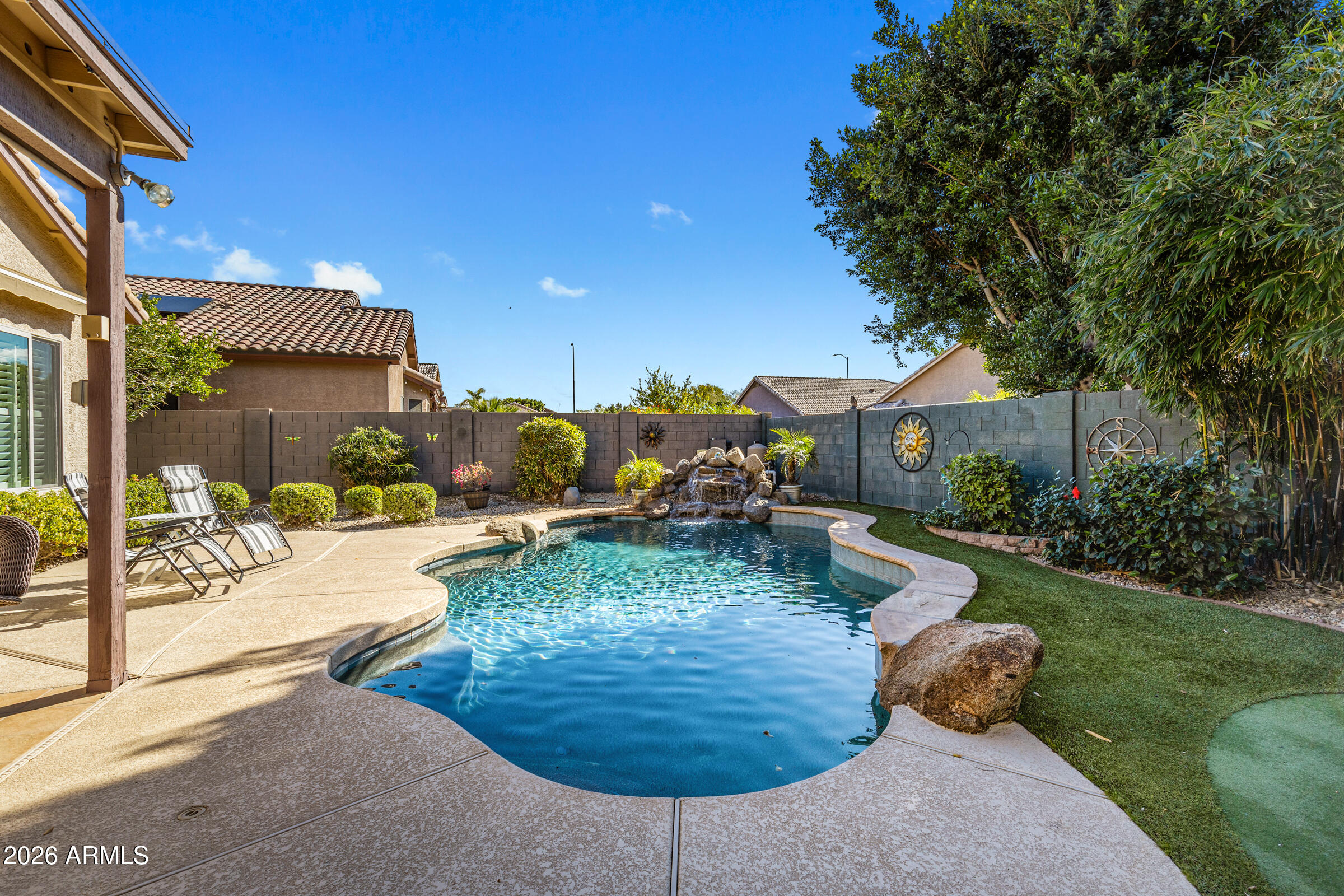 10537 E FORGE Avenue