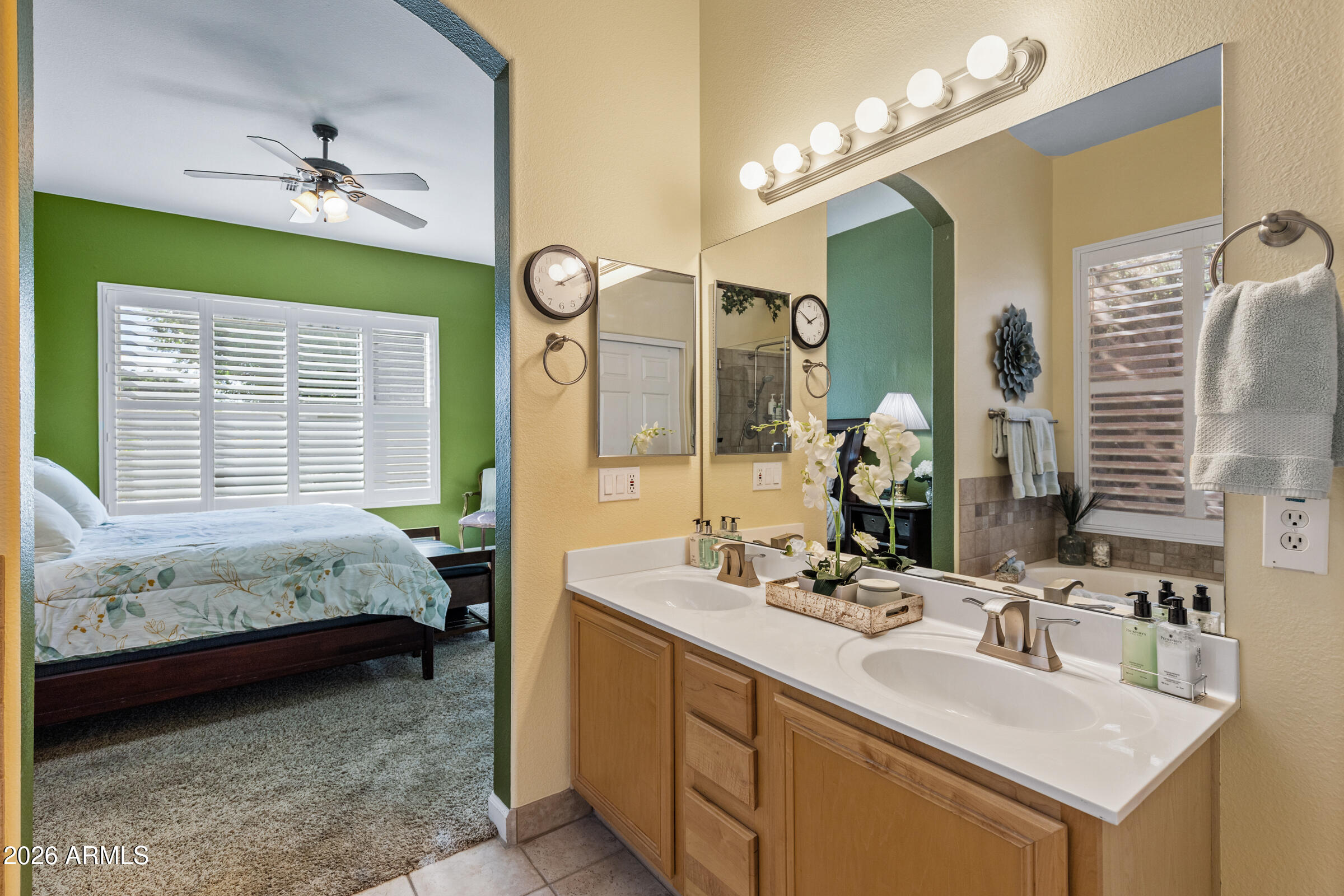 10537 E FORGE Avenue