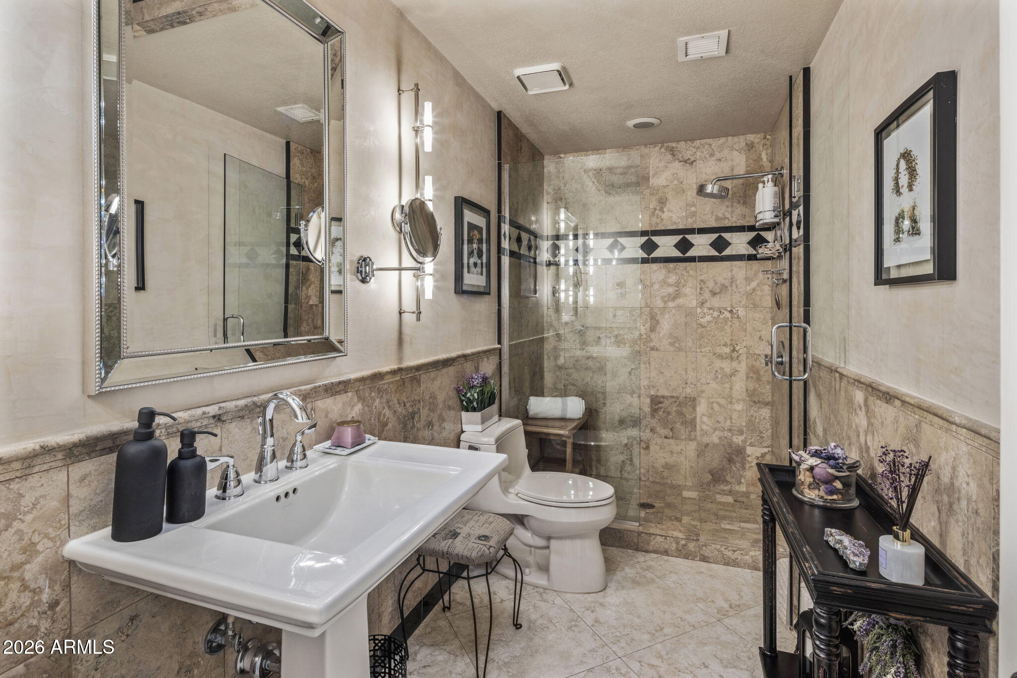 8119 E PARKVIEW Lane