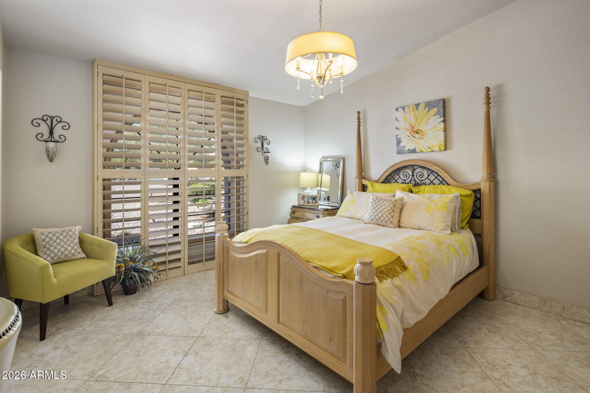 8119 E PARKVIEW Lane