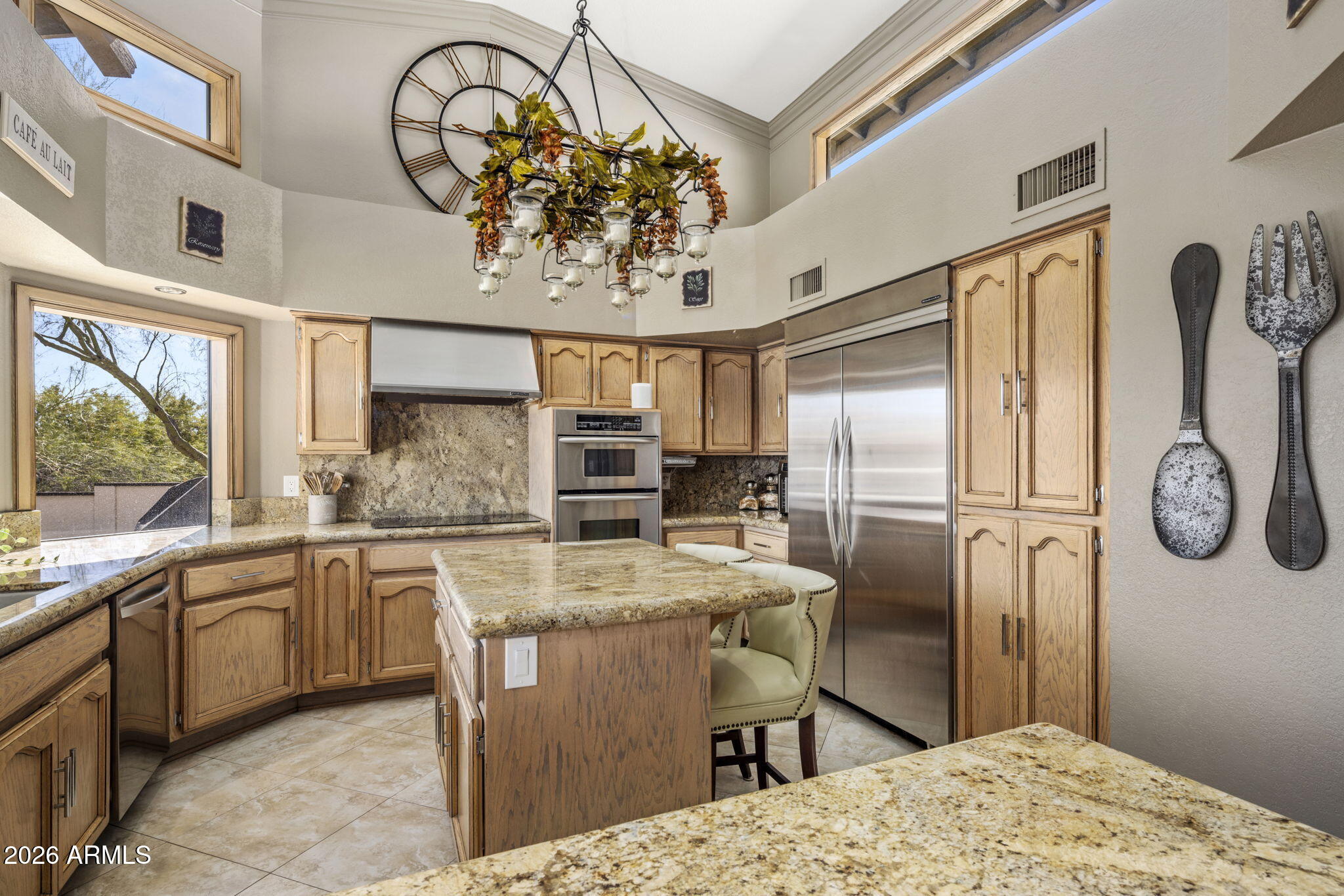 8119 E PARKVIEW Lane