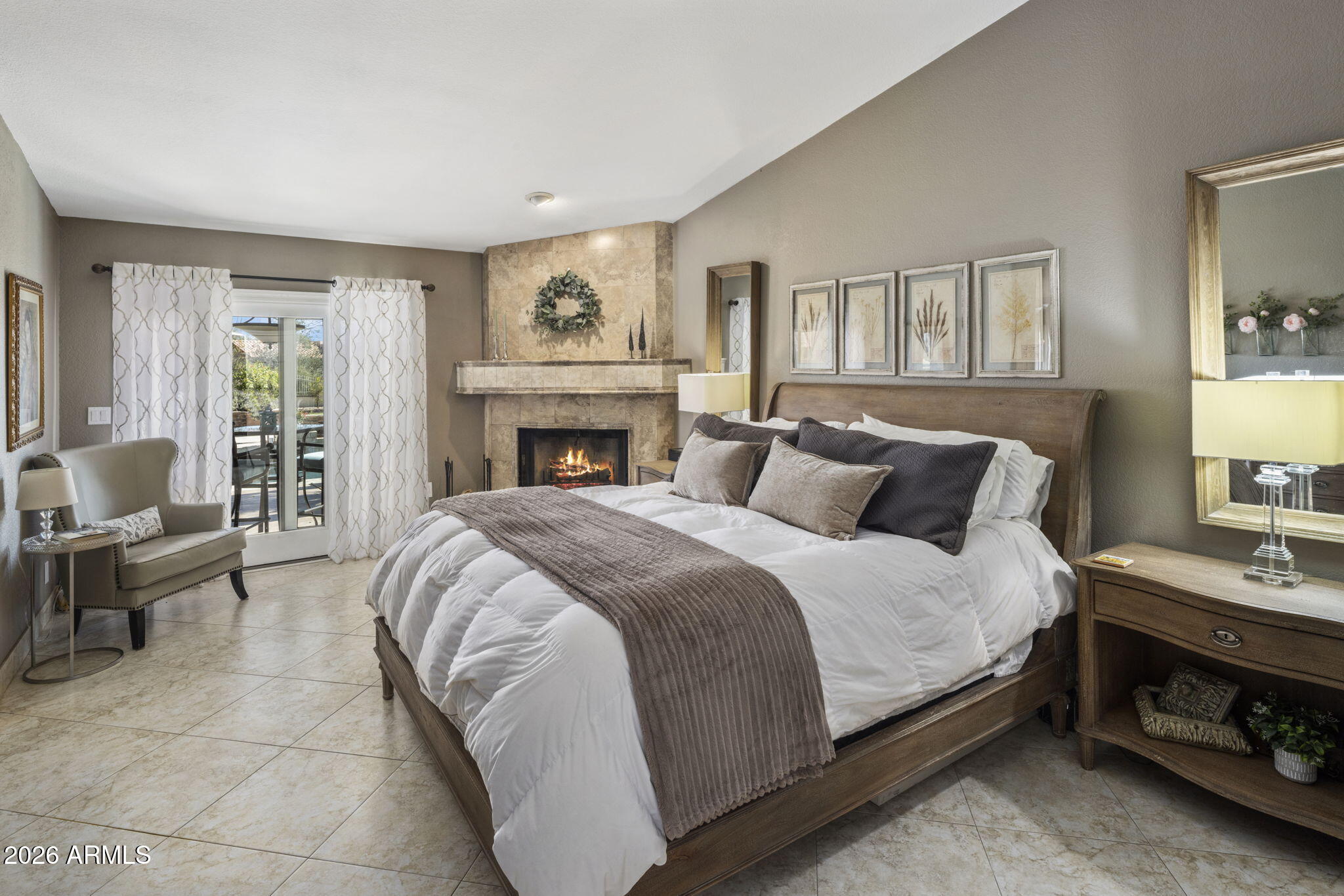 8119 E PARKVIEW Lane