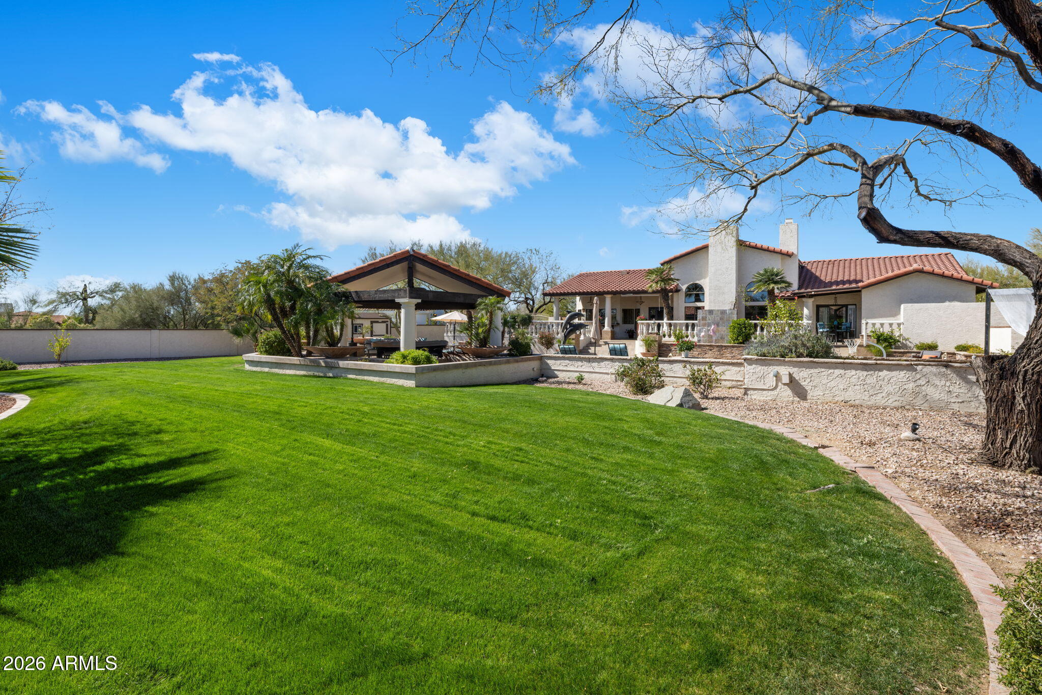 8119 E PARKVIEW Lane