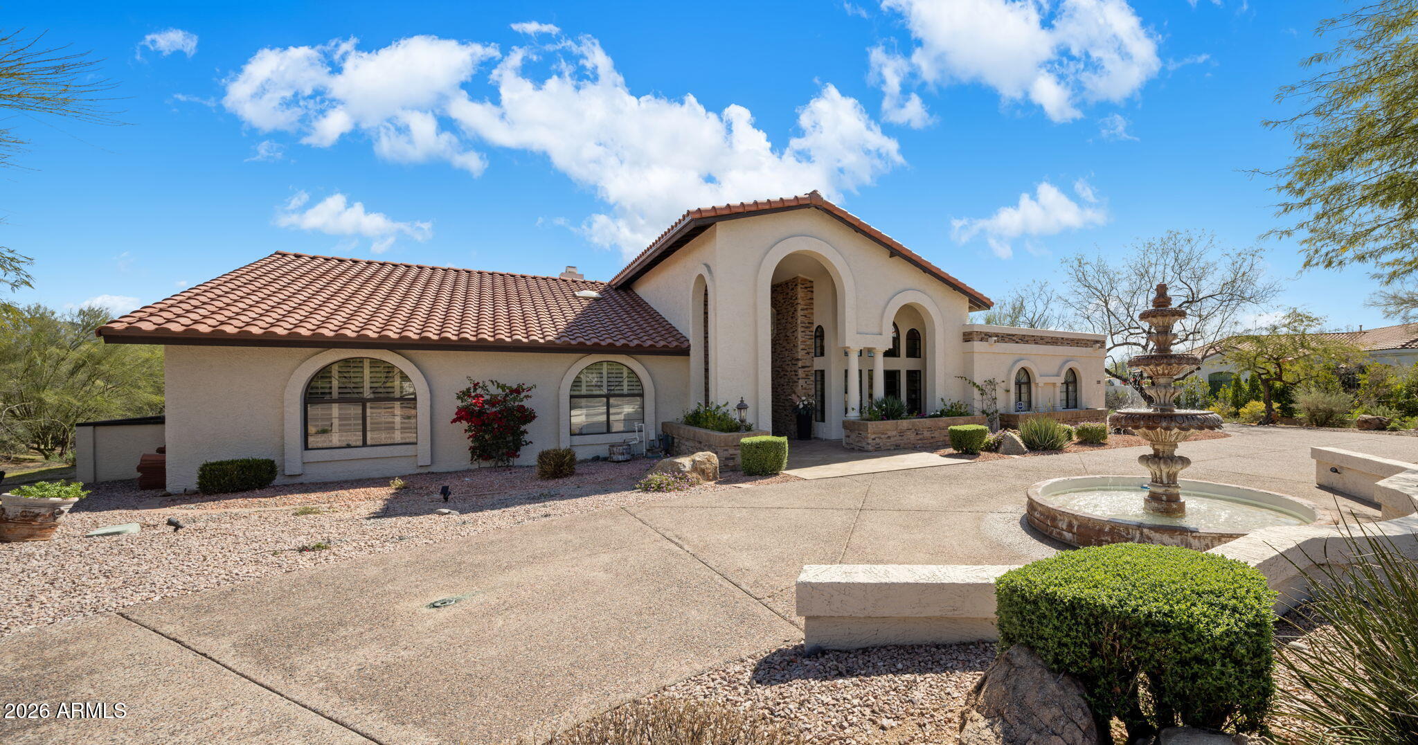 8119 E PARKVIEW Lane