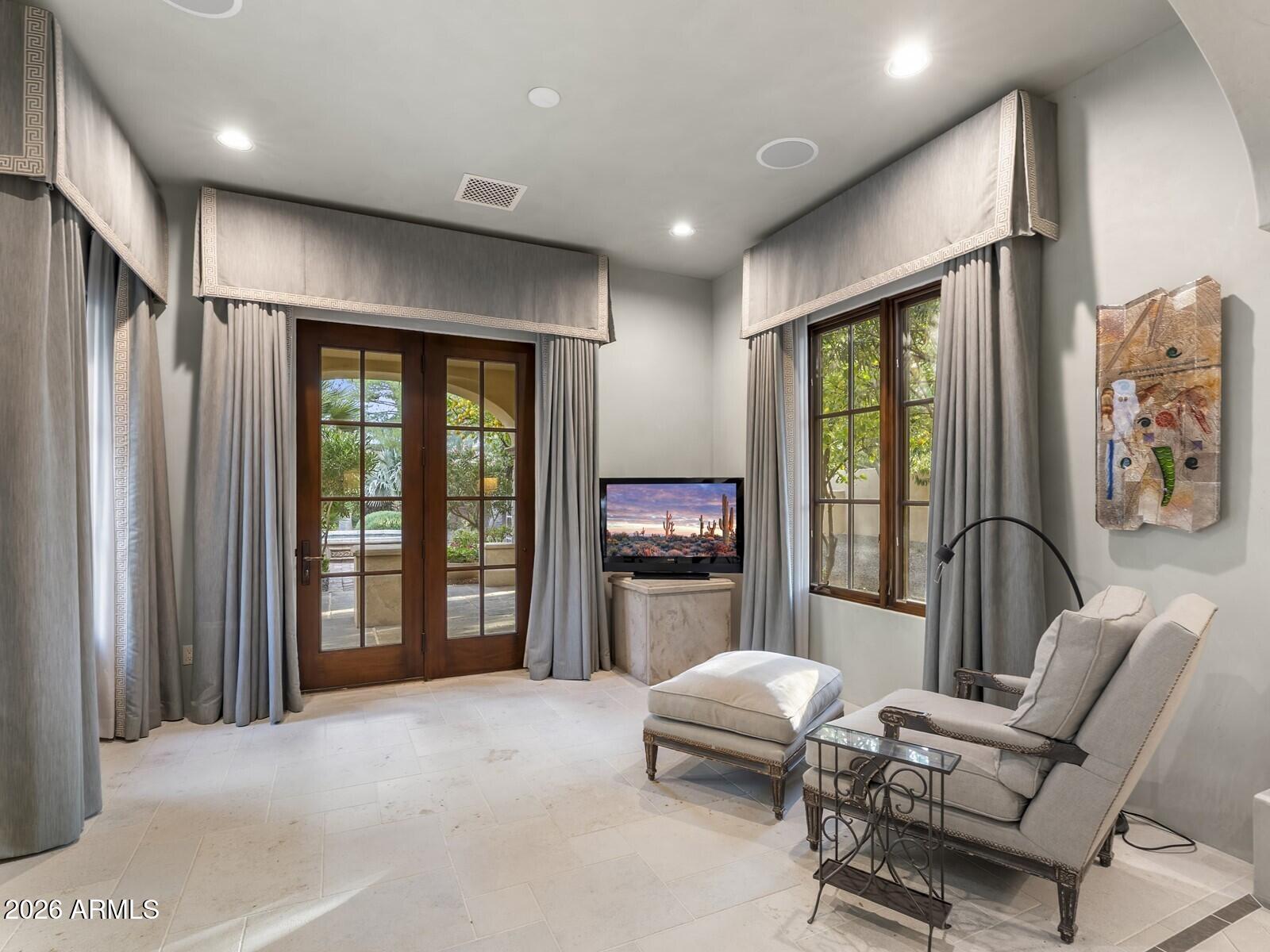 6619 E STALLION Road