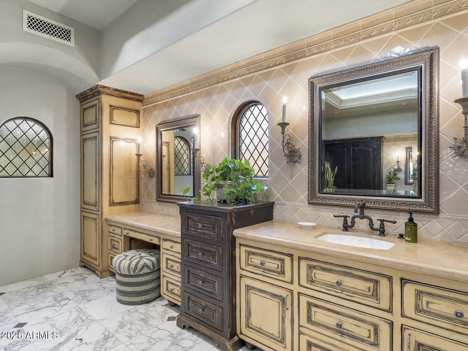 6619 E STALLION Road