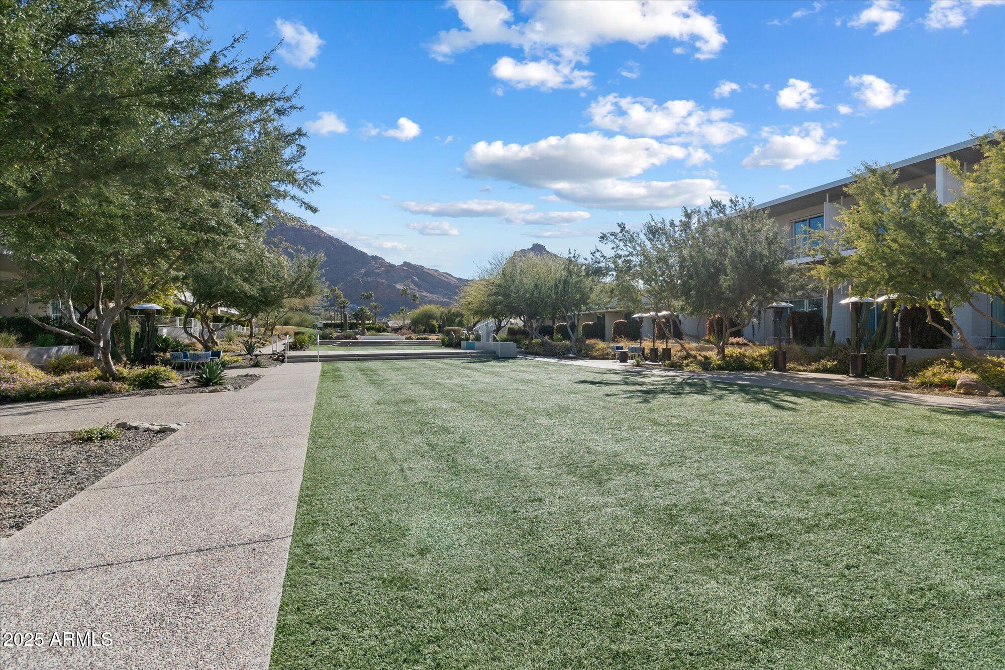 5455 E LINCOLN Drive 2009